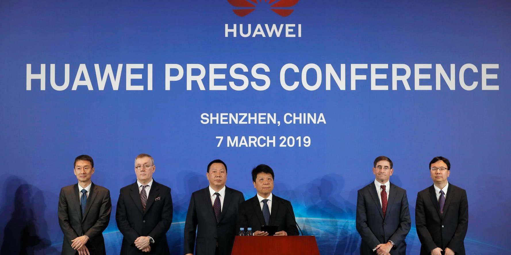 Huaweis styrelseordförande Guo Ping på bolagets presskonferens i Shenzhen, Kina.