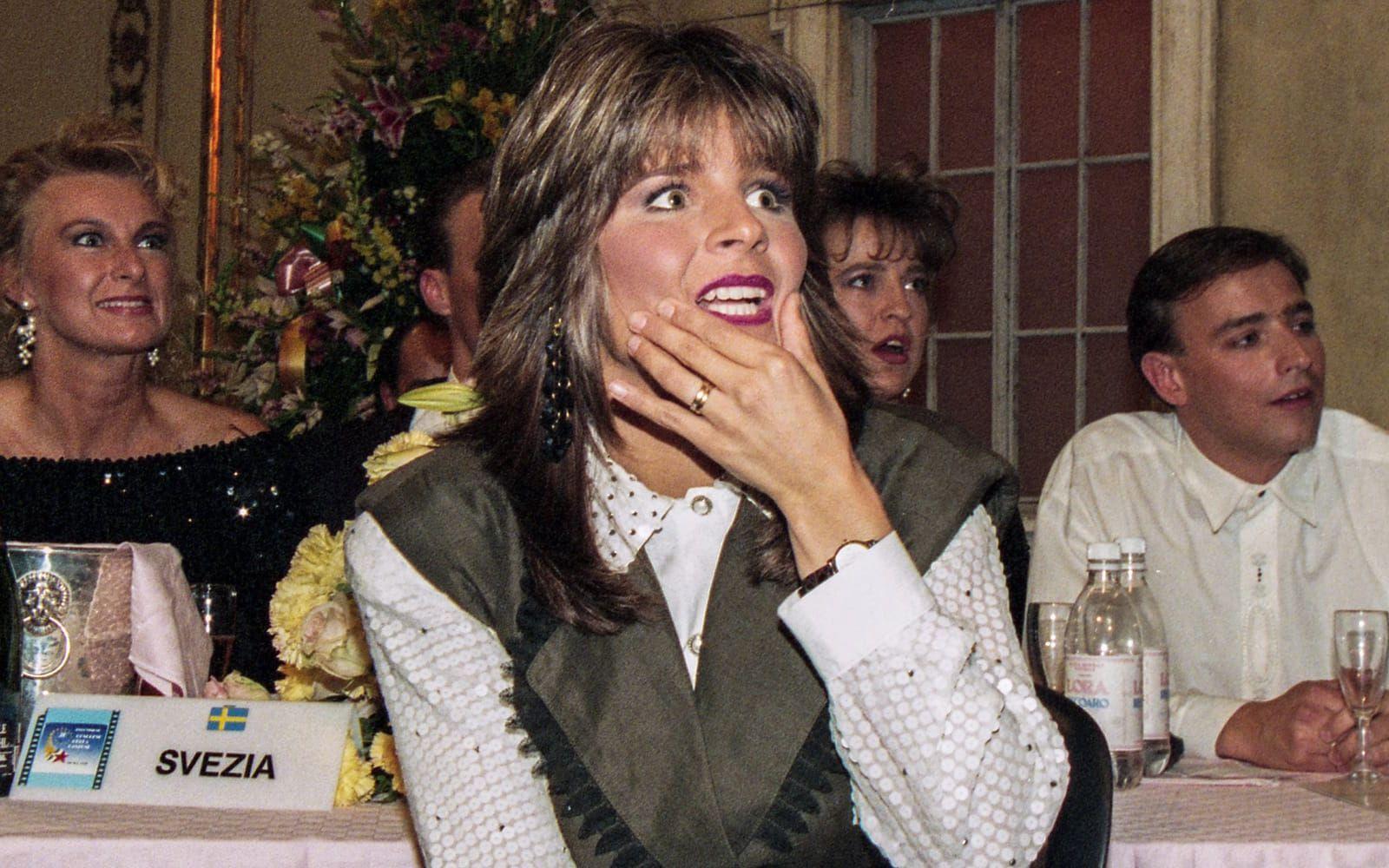 Carolas ansiktssuttryck säger allt om den rafflande omröstningen i Eurovision Song Contest i Rom 1991. Produktionen präglades av förvirring och röstkontrollanter fick flera gånger rycka in för att korrigera poänggivningen. Foto: TT