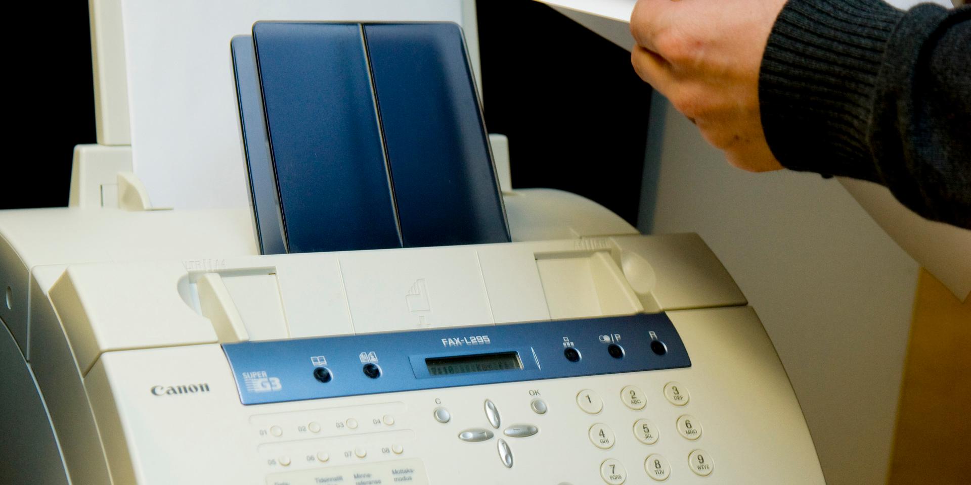 Oslo  20091116.
Illustrasjonsbilde: faks, fax, telefax. Telefaksmaskin.
Foto: Berit Roald / NTB