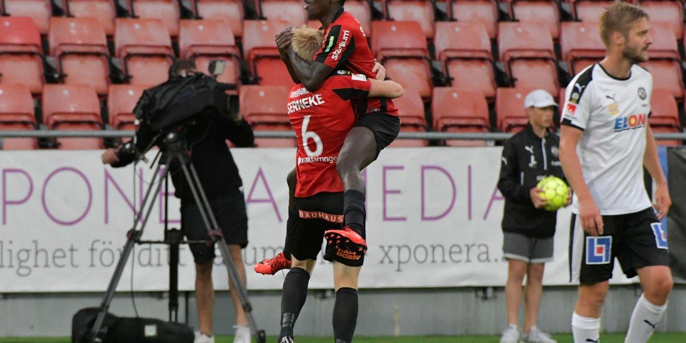 Eric Johana Omondi firar efter att ha gjort matchens enda mål borta mot Örebro. Ett mål som gav BP sina första bortapoäng för säsongen.