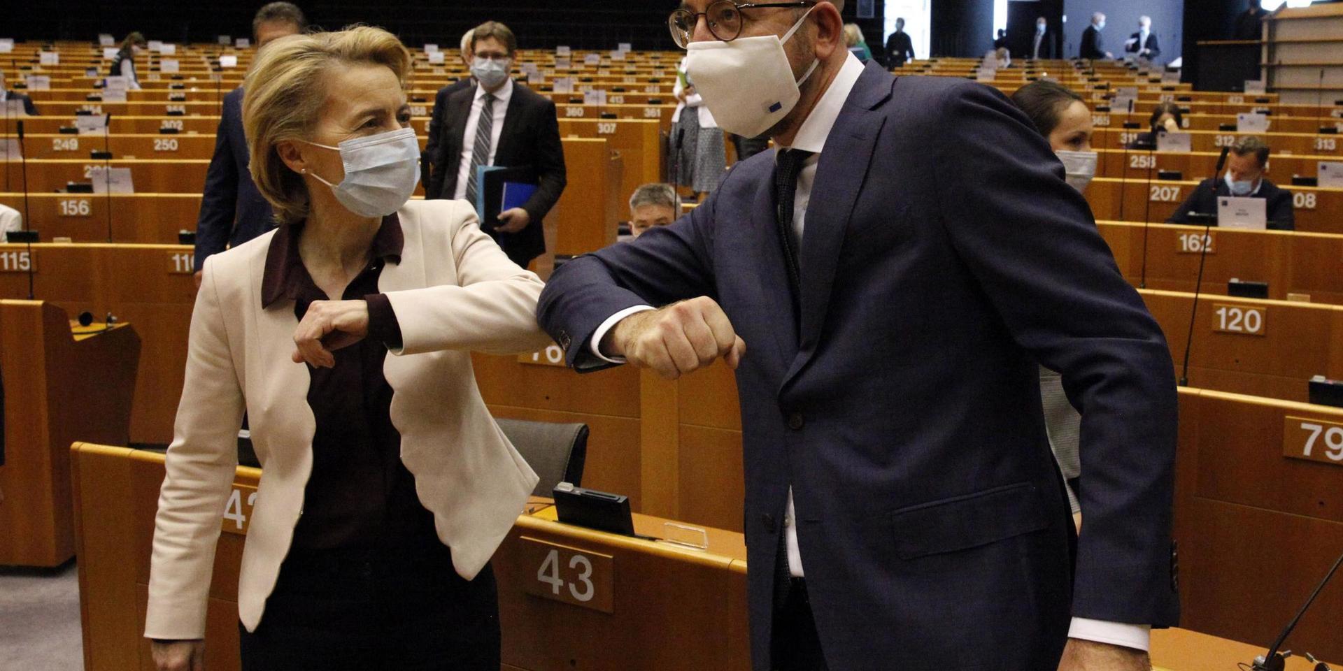 European Commission President Ursula von der Leyen, left, and European Council President Charles Michel bump elbows as they arrive at the main chamber of the European Parliament in Brussels, Thursday, July 23, 2020. European leaders took a historic step towards sharing financial burdens among the EU&apos;s 27 countries by agreeing to borrow and spend together to pull the economy out of the deep recession caused by the coronavirus outbreak (Francois Walschaerts, Pool Photo via AP)  FS105