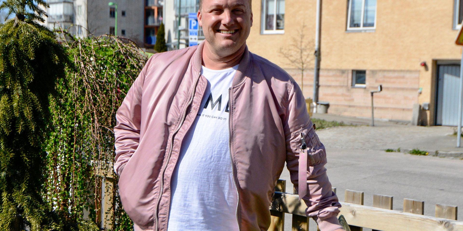 Regissören Kålle Gunnarsson kommer sätta upp ”Bröderna Lejonhjärta” i Falkenberg sommaren 2021. 