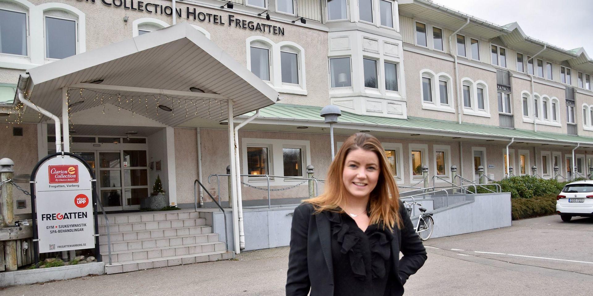Hotelldirektören Josefine Gudmundsson kämpar mot coronans effekter. Nu vill hon stötta kommunen. &quot;Vi vill vara tydliga med att vi finns om kommunen behöver hjälp&quot;, säger hon.