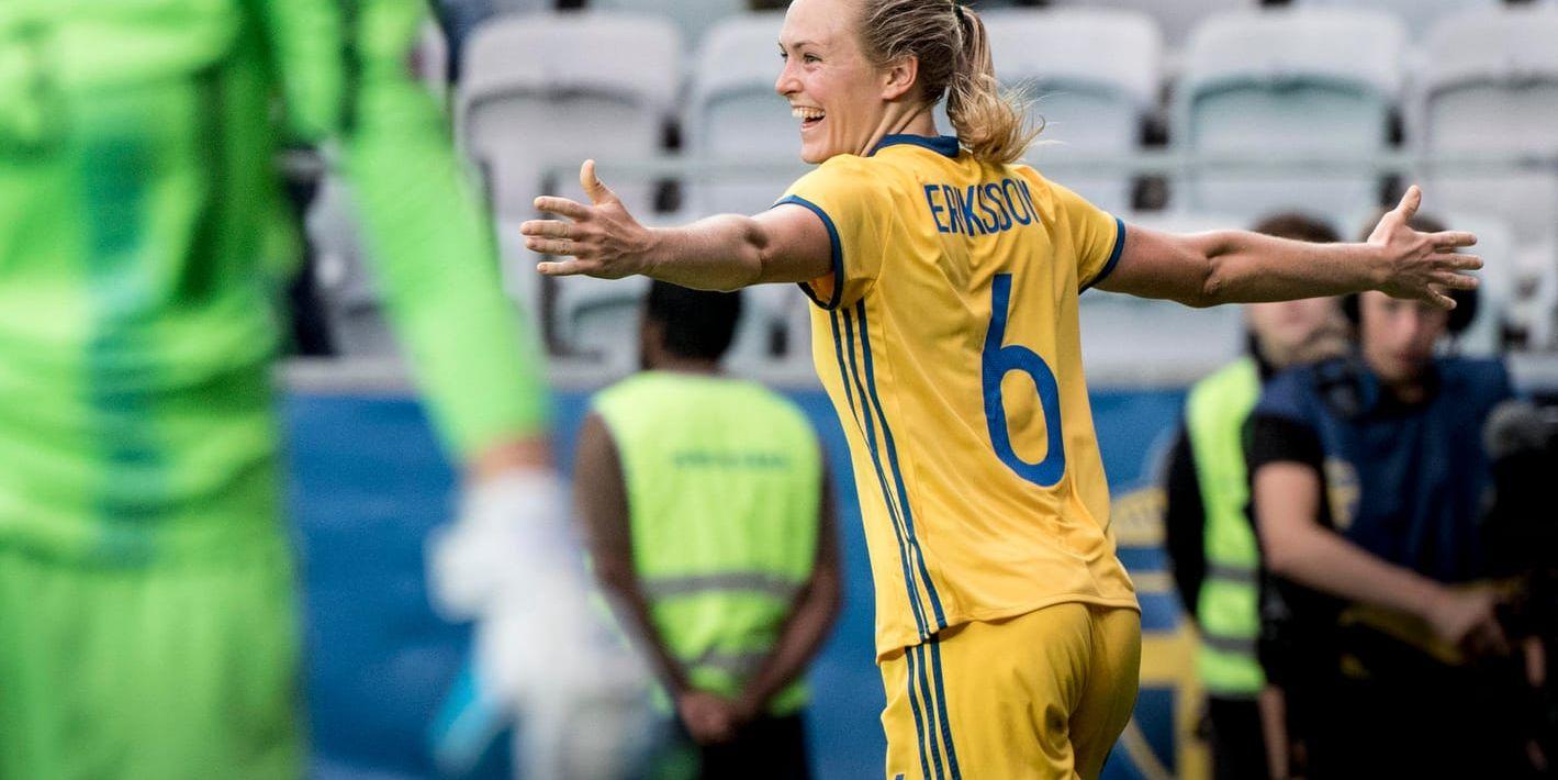 Magdalena Eriksson jublar efter sitt 2–0-mål mot Ukraina. Sverige vann till slut med 3–0.