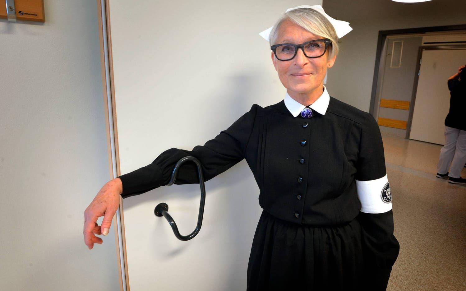 Anette Andersson hade dagen till ära på sig sin specialuppsydda gamla sjuksköterskeuniform.