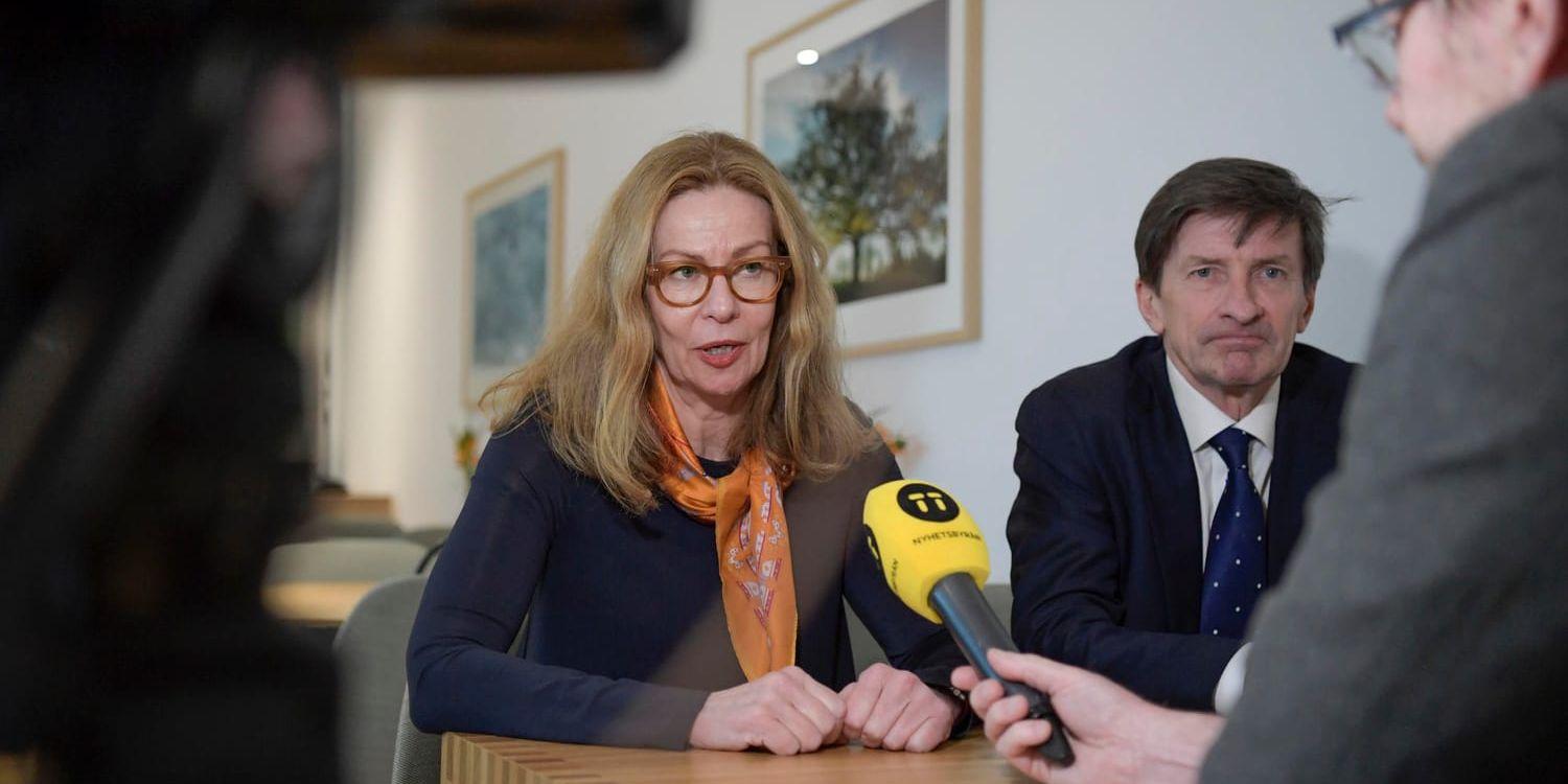 Swedbanks vd och koncernchef Birgitte Bonnesen och styrelseordföranden Lars Idermark presenterar bankens utredning om misstänkt penningtvätt i Baltikum i förra veckan.