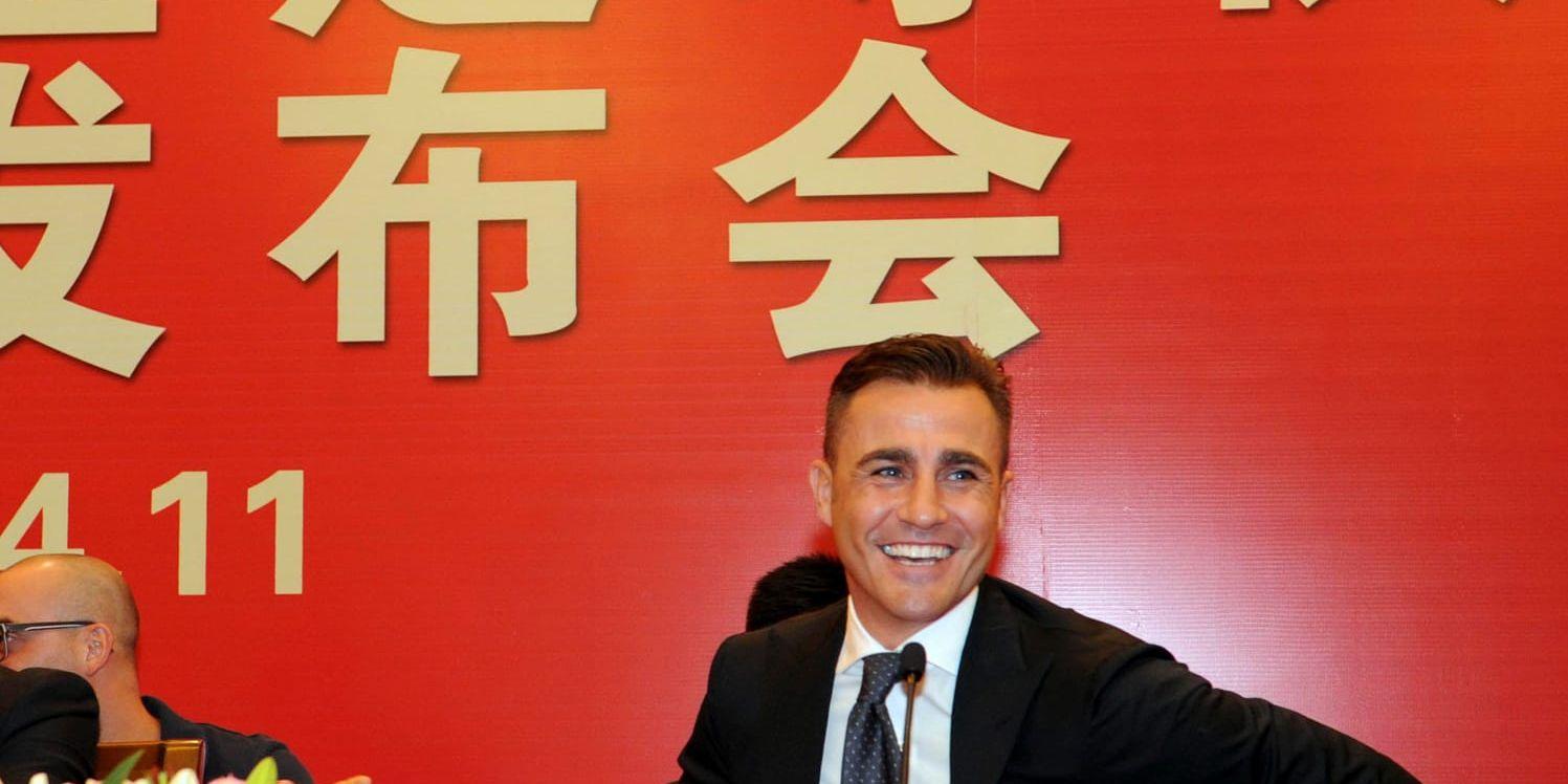 Så här glad var Fabio Cannavaro när han fick tränarjobbet i Guangzhou första gången, 2014. Nu är han tillbaka i den kinesiska toppklubben som han fick lämna 2015. Arkivbild.