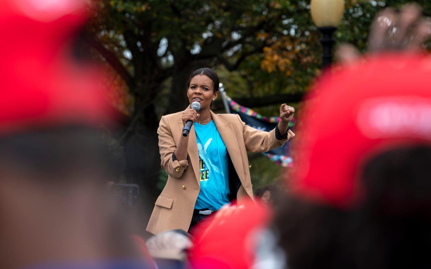 Den konservativa profilen Candace Owens, fotograferad utanför Vita huset 2020.