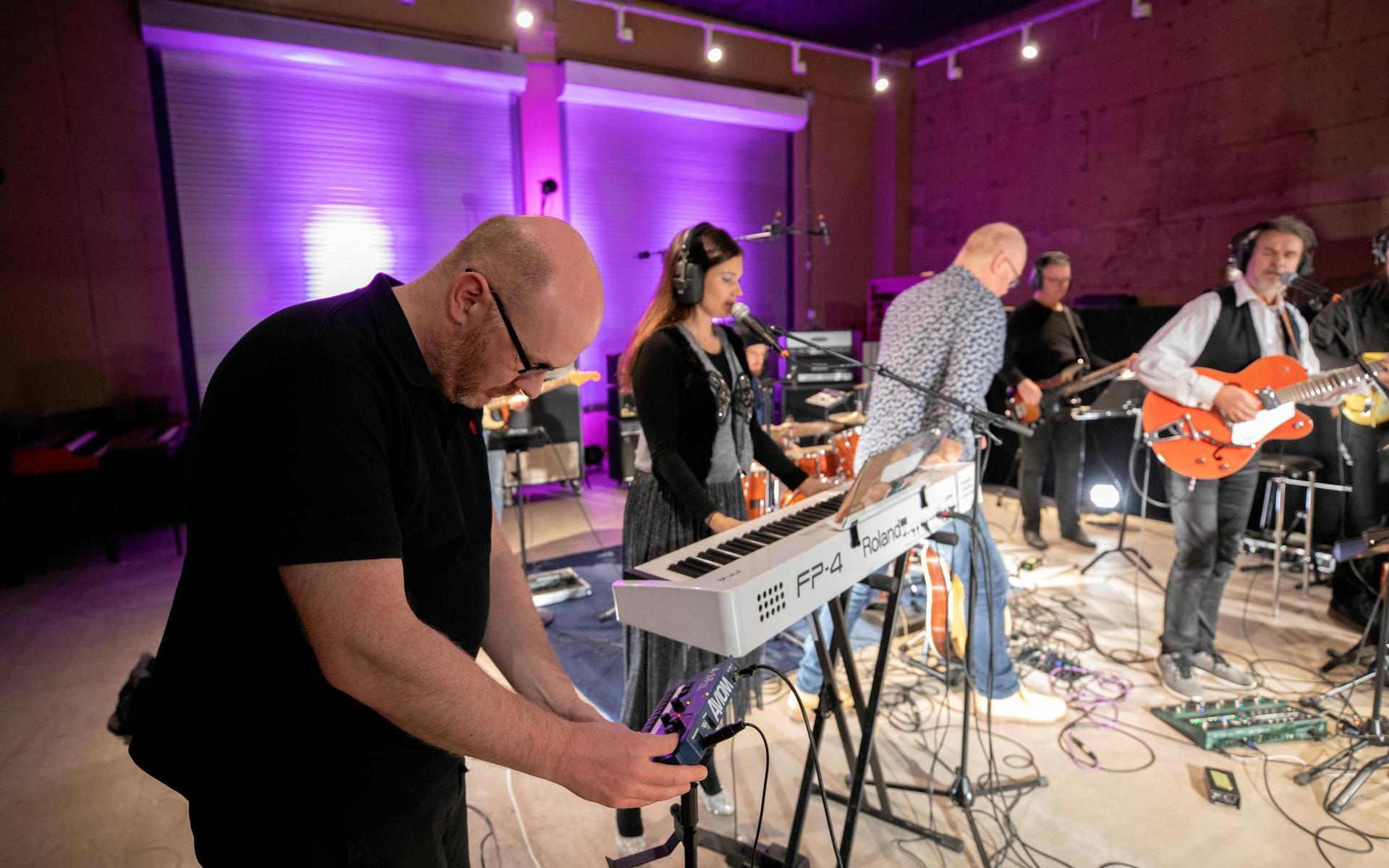 Fredrik Larnemo kollar ljudet i studio ett, som gör Recordia till en av de finaste inspelningsrummen i hela Norden.