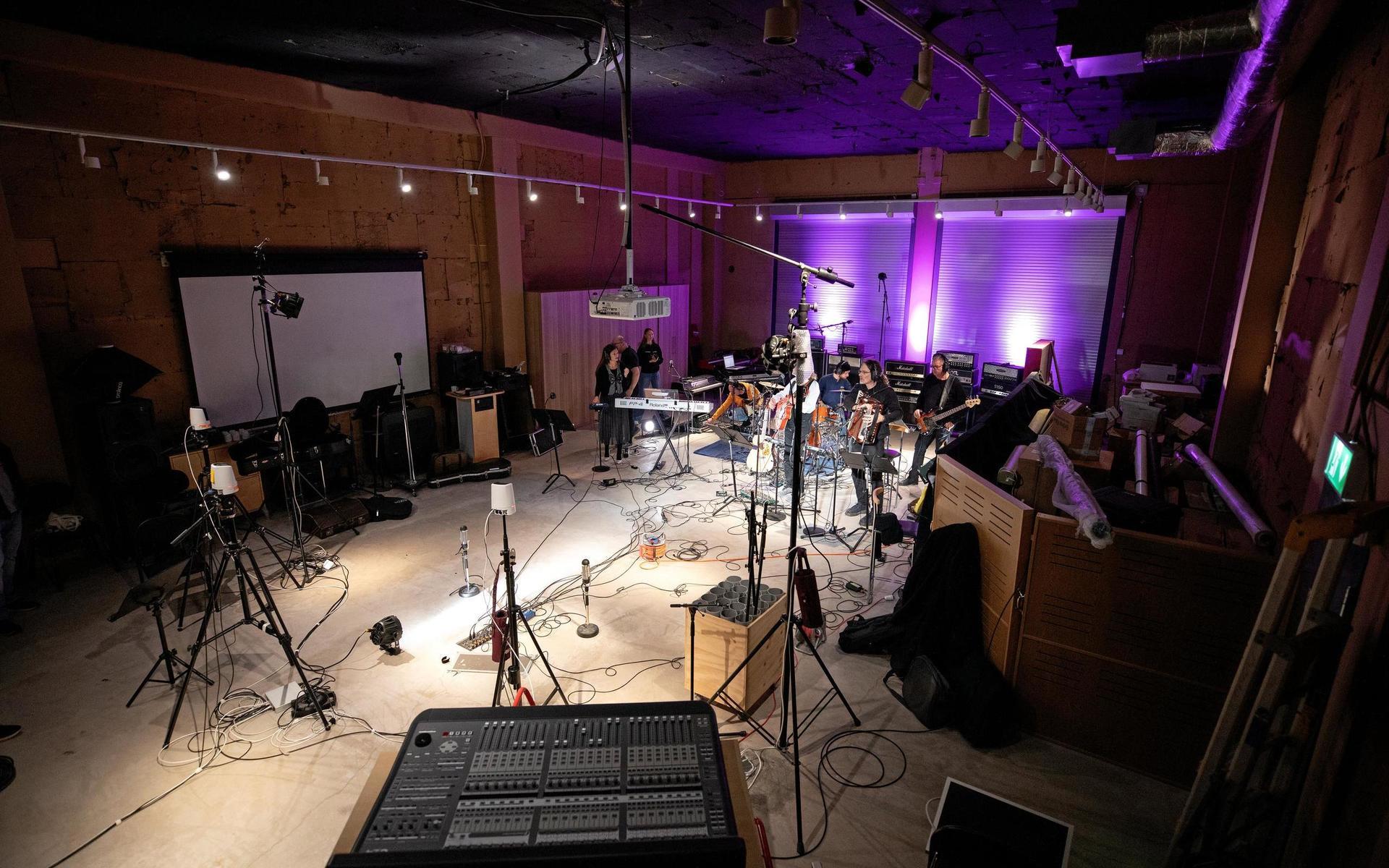 Stora studion på övervåningen kan ta in 100 sångare eller en symfonietta. Bara en flygel saknas för att studion ska vara komplett.