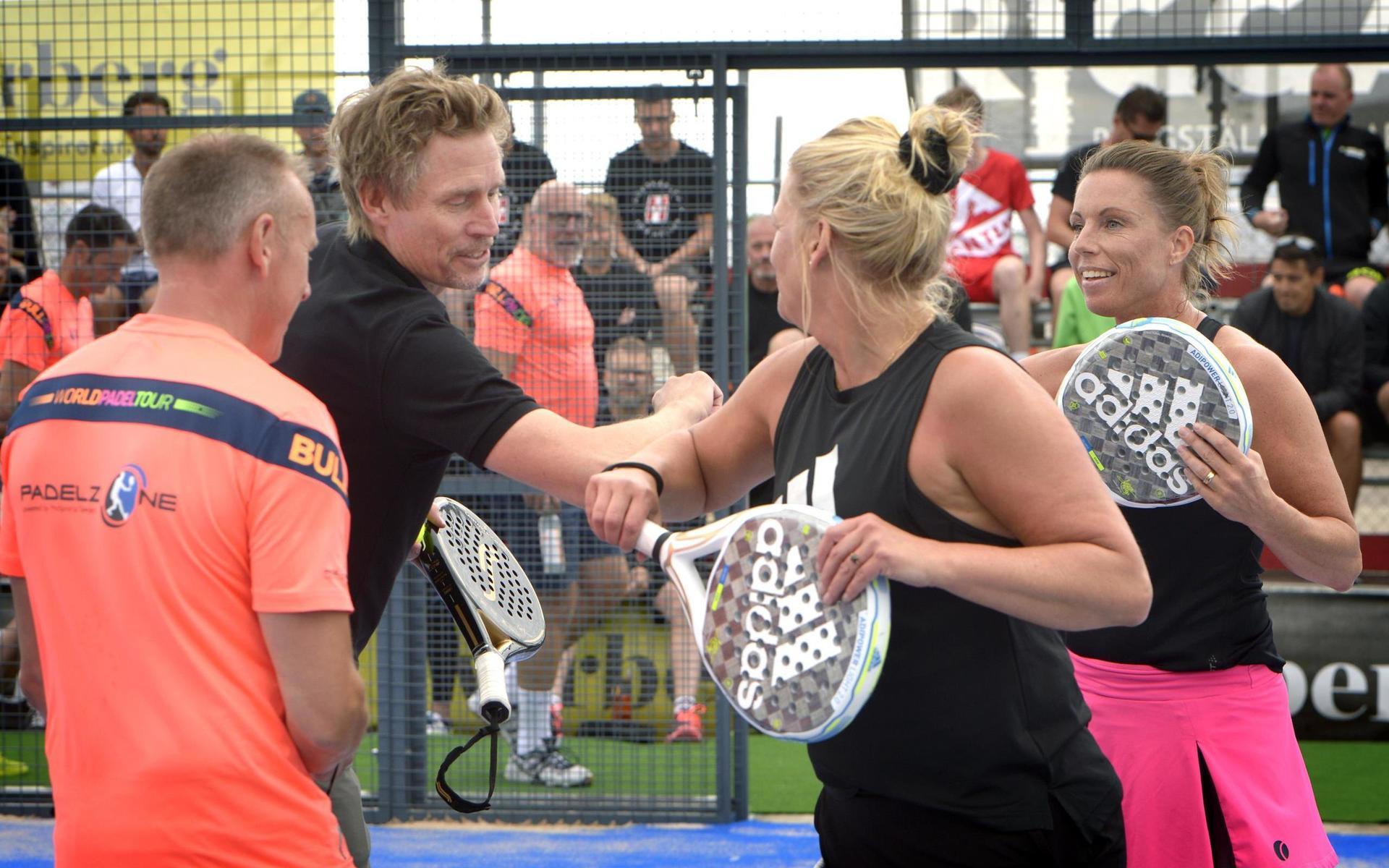 Eva-Lena Svensson och Nina Fischer vann invigningsmatchen mot Jörgen Persson och Tomas Olsson