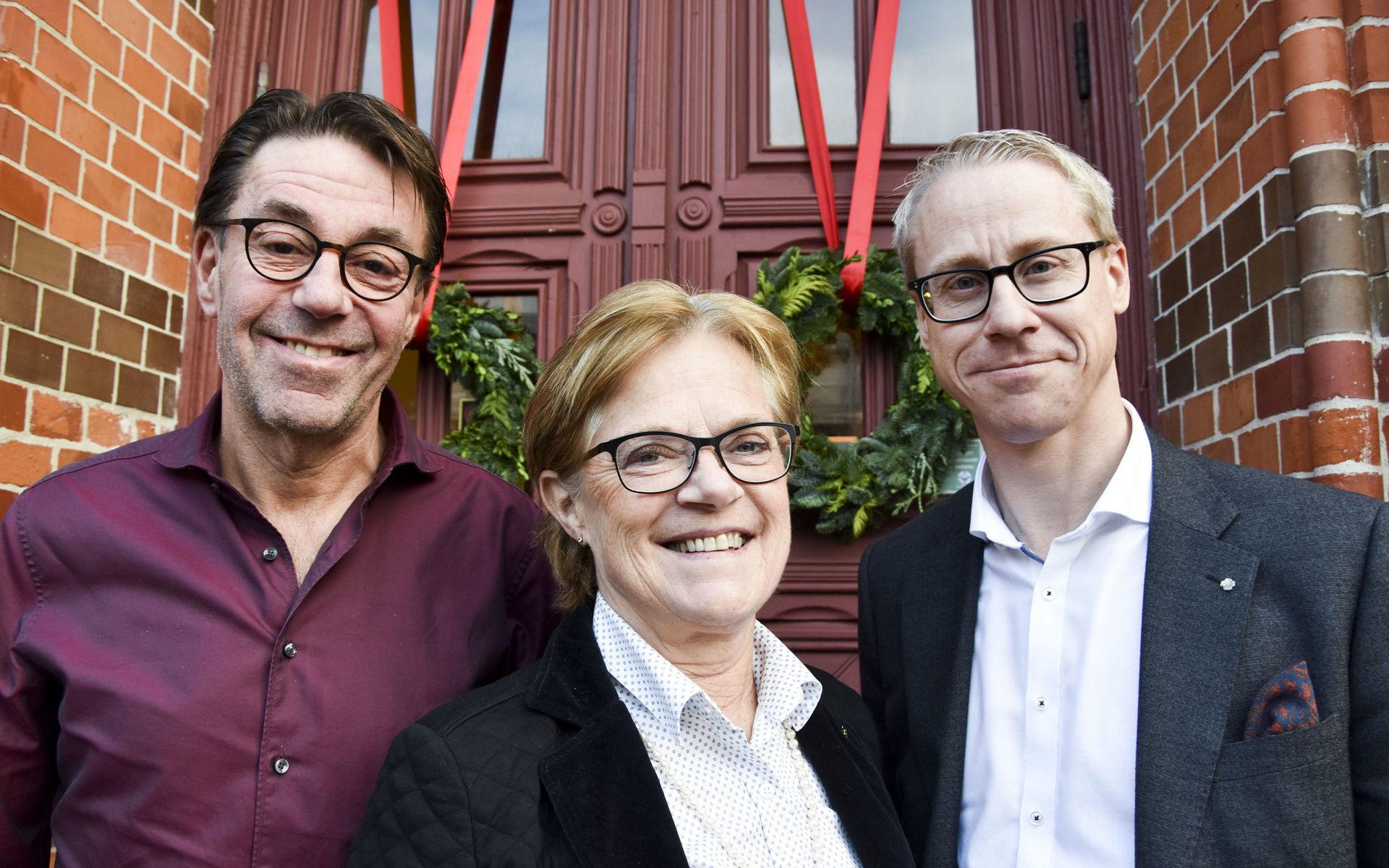 Kommunalråden Jana Nilsson (S), Ann-Charlotte Stenkil (M) och Christofer Bergenblock (C) är överens om att lägga ner ansträngningarna om Tenaljterrassen och att försöka bygga Fästningsbadets toaletter på en annan plats istället.