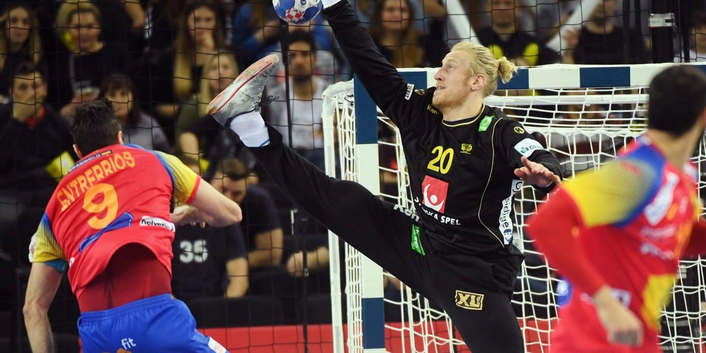 Sveriges målvakt Mikael Appelgren i aktion under finalen mellan Spanien och Sverige i Arena Zagreb under handbolls-EM i Kroatien.