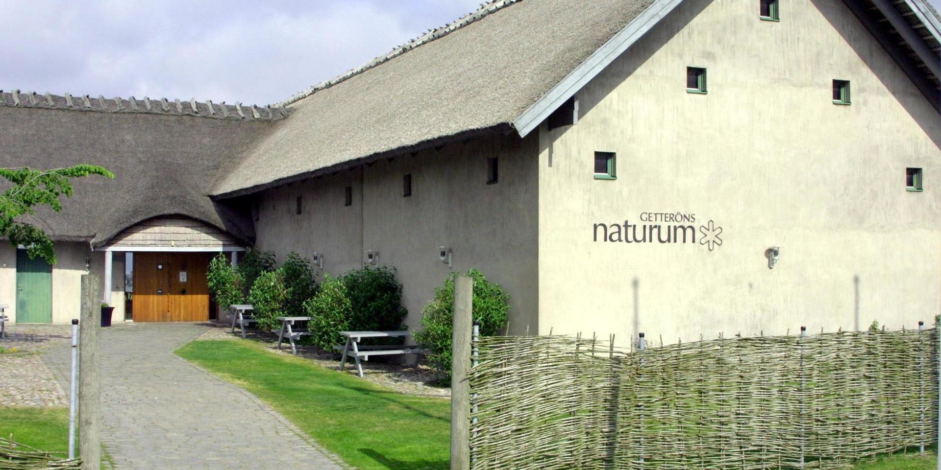 Naturcentrum. Getteröns Naturcentrum innehåller kafé, butik, konferens- och festlokaler och en permanent fågelutställning. Men i fredags begärdes kafé och konferensföretaget i konkurs.