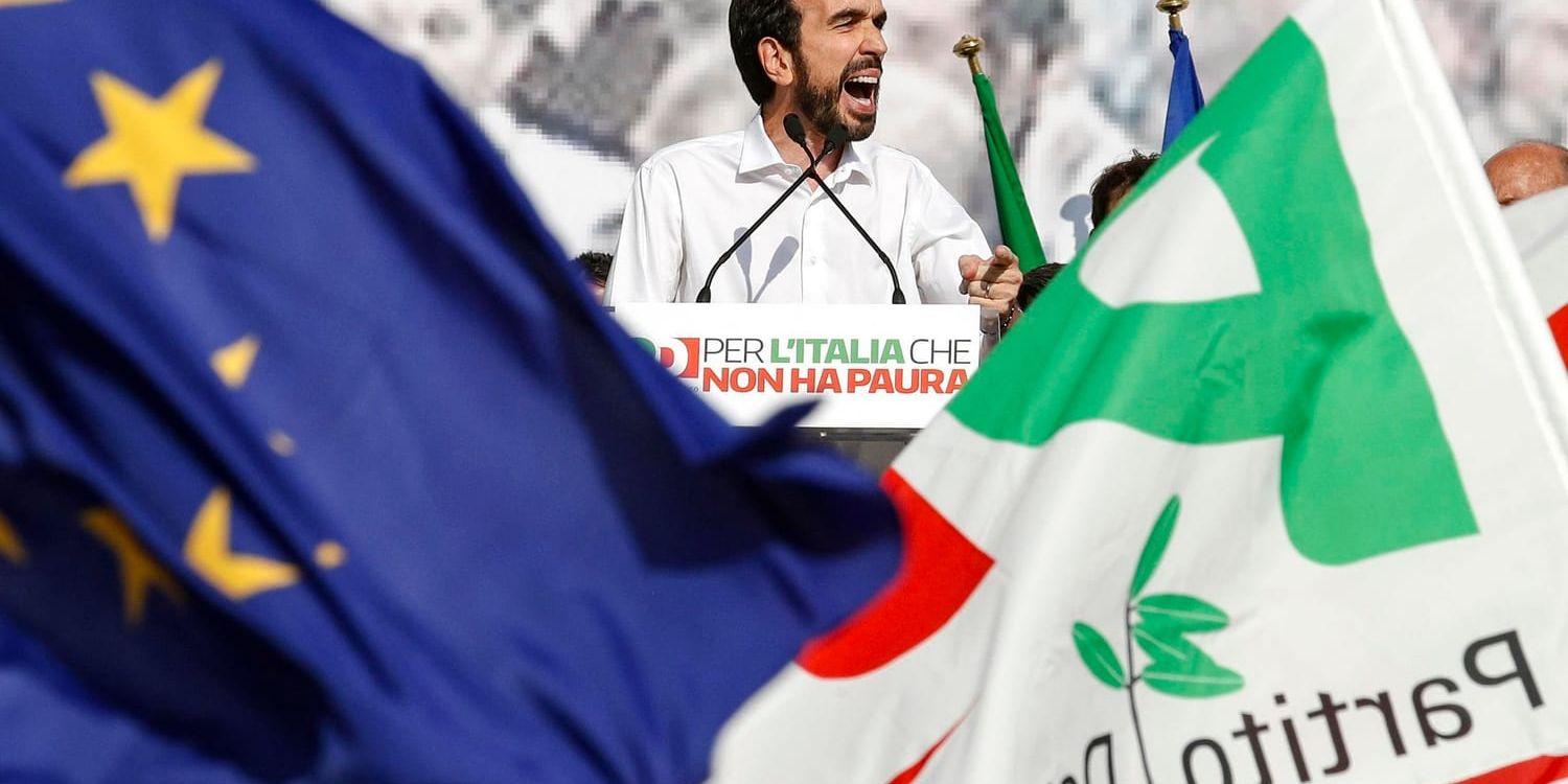 Det socialliberala italienska Demokratiska partiets tillförordnade partiledare Maurizio Martina talade vid en regeringskritisk demonstration i Italiens huvudstad Rom.