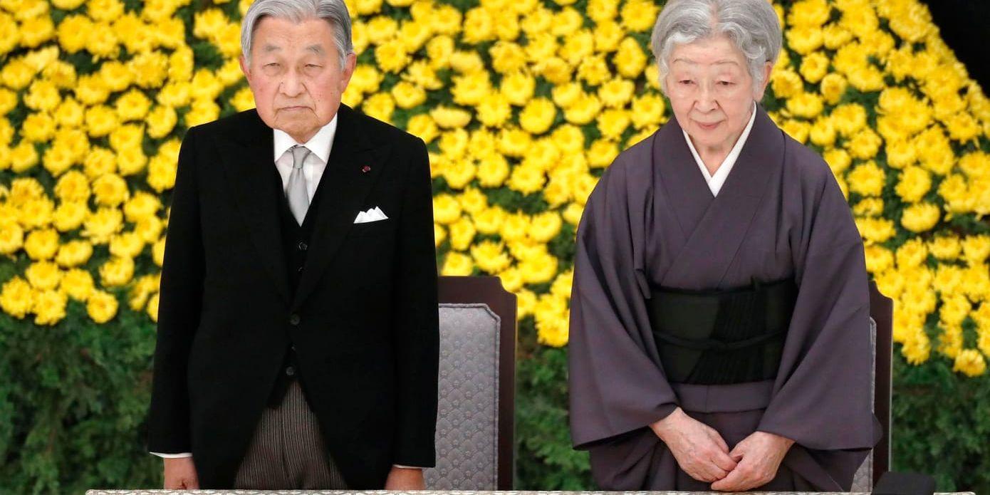 Kejsare Akihito och kejsarinnan Michiko under ceremonin.