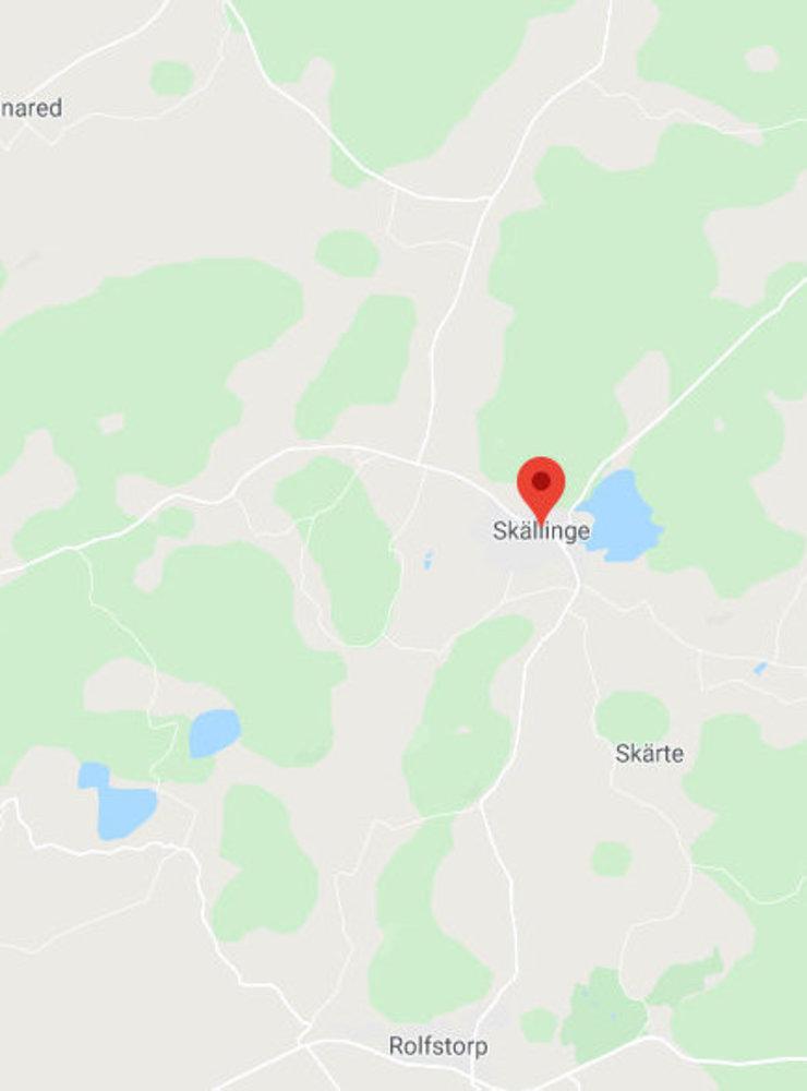 Snärsås är en fullständigt ogooglingsbar plats. Orten lligger en bit på vägen mellan Skällinge och Nösslinge.