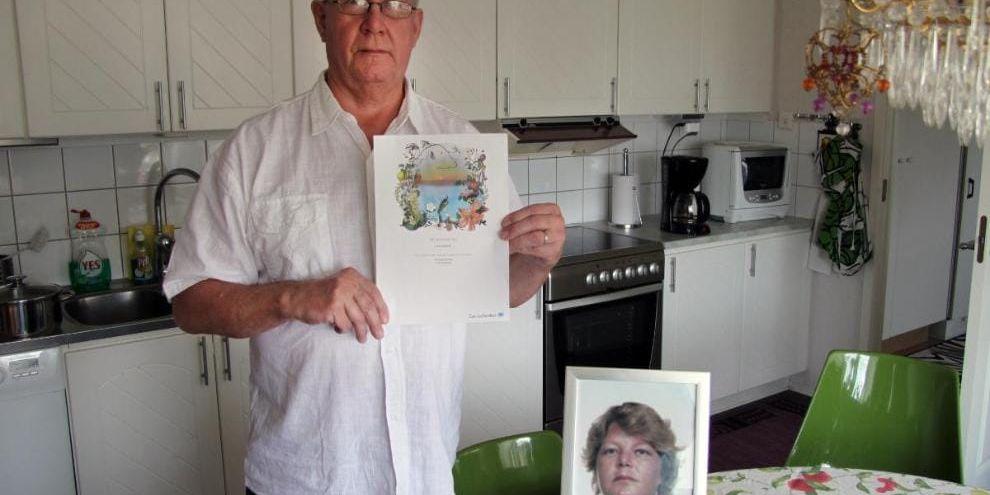Dödförklarad. Jorma Mäkinen i Hyltebruk fick ett minneskort från Cancerfonden över sig själv i brevlådan. Bara några dagar efter begravningen av hustrun Ann-Christine.
