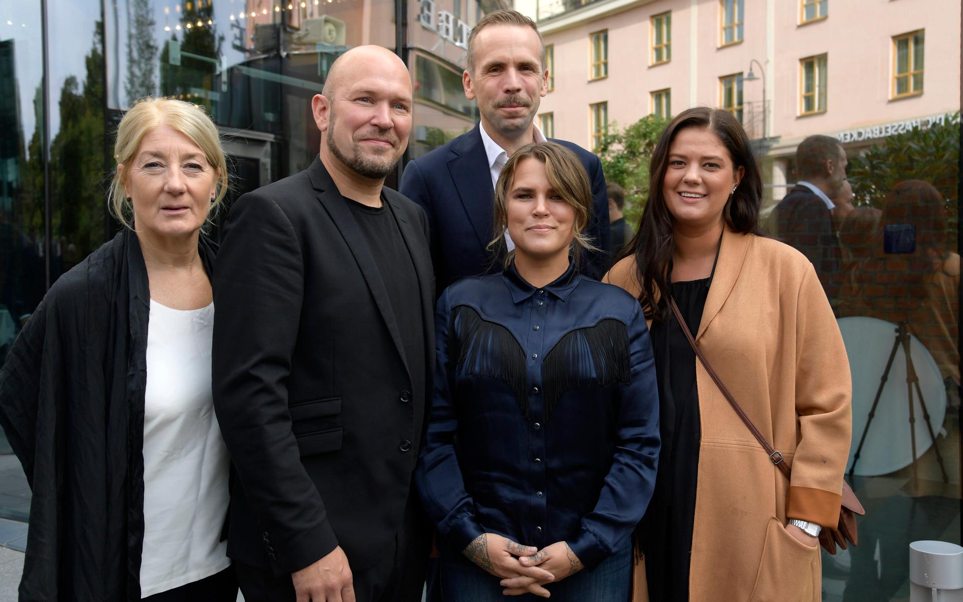 I komediserien &quot;Ack Värmland&quot; (2017) spelade Johan Östling bland annat emot kompisen Björn Ling, Lotta Tejle, Mia Skäringer och Ida Hallquist.