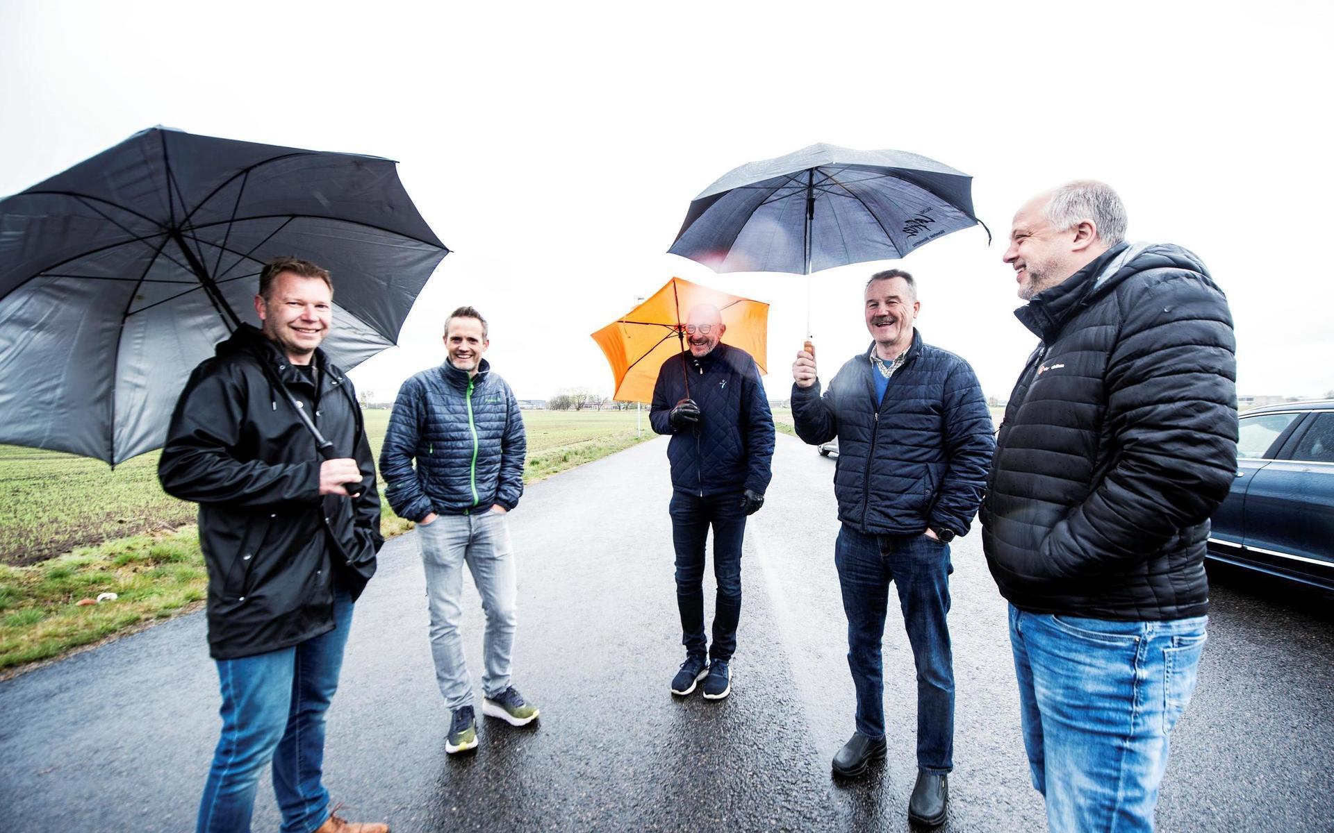 Per-Olof Andersson, Bo-Lennart Thuresson, Niklas Grip, Roger Wiklund och Jörgen Hallgren är med och bygger fastighet åt Mycorena. På bilden saknas Johnny Hansson och Bozo Lukanovic. 