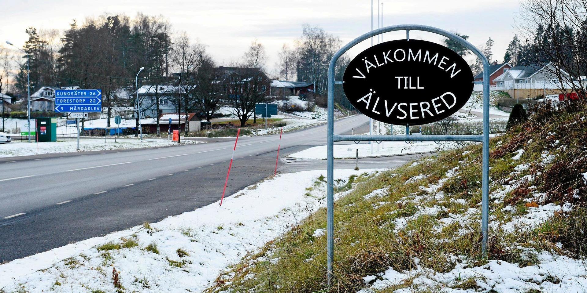 En man ska ha blivit pistolhotad i sitt hem i Älvsered i december.