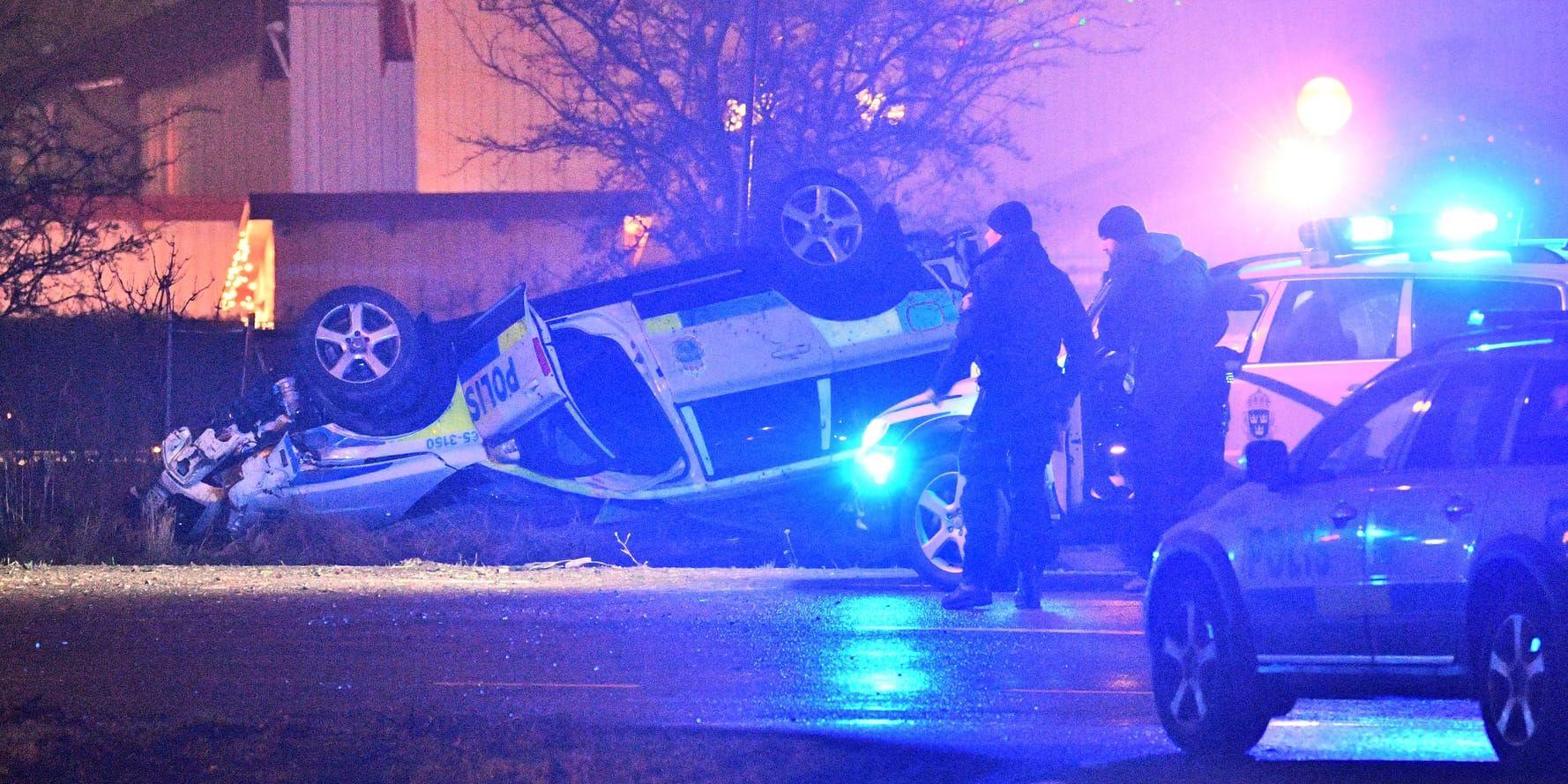 I mitten av december omkom en polisman i en olycka i samband med en insats om misstänkt trafikbrott i Malmö. En internutredning har nu visat att det rörde sig om en ren olycka när polisbilen for av vägen. Arkivbild.