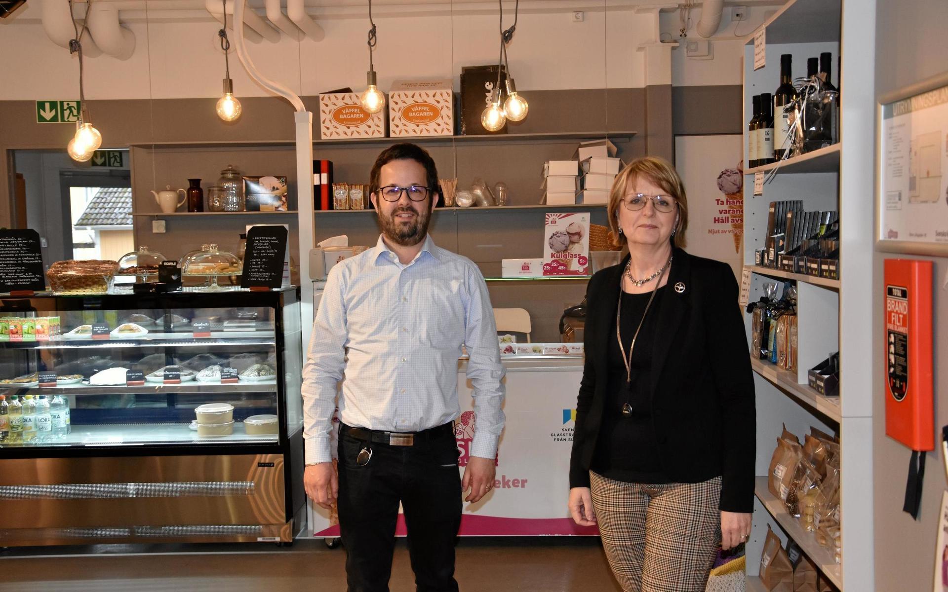 Daniel Kullenberg och Maria Jälmsjö i den nya butiken på Östra långgatan 30. 