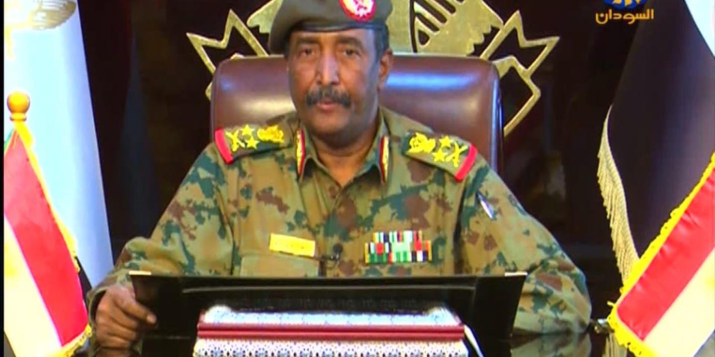 Generallöjtnant Abdel Fattah al-Burhan är ledare för militärrådet som nu styr Sudan.