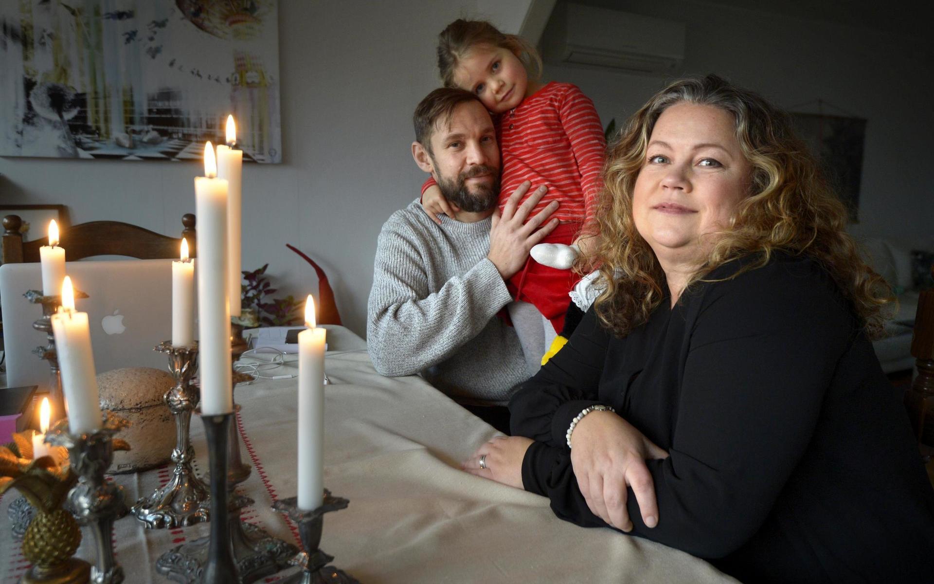 Jessica Heribertsson med maken Stefan Hultgren och femåriga dottern Stina. I år flyttade de och sonen Albert från Stockholm till Varberg.