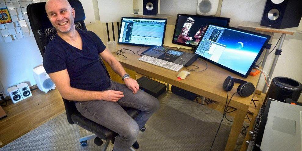Avslappnad. Från sin hemmastudio i Varberg mixar Fredrik Stålne ljudet inför Melodifestivalen. Han kommer även att jobba med sändningen från Eurovision Song Contest.