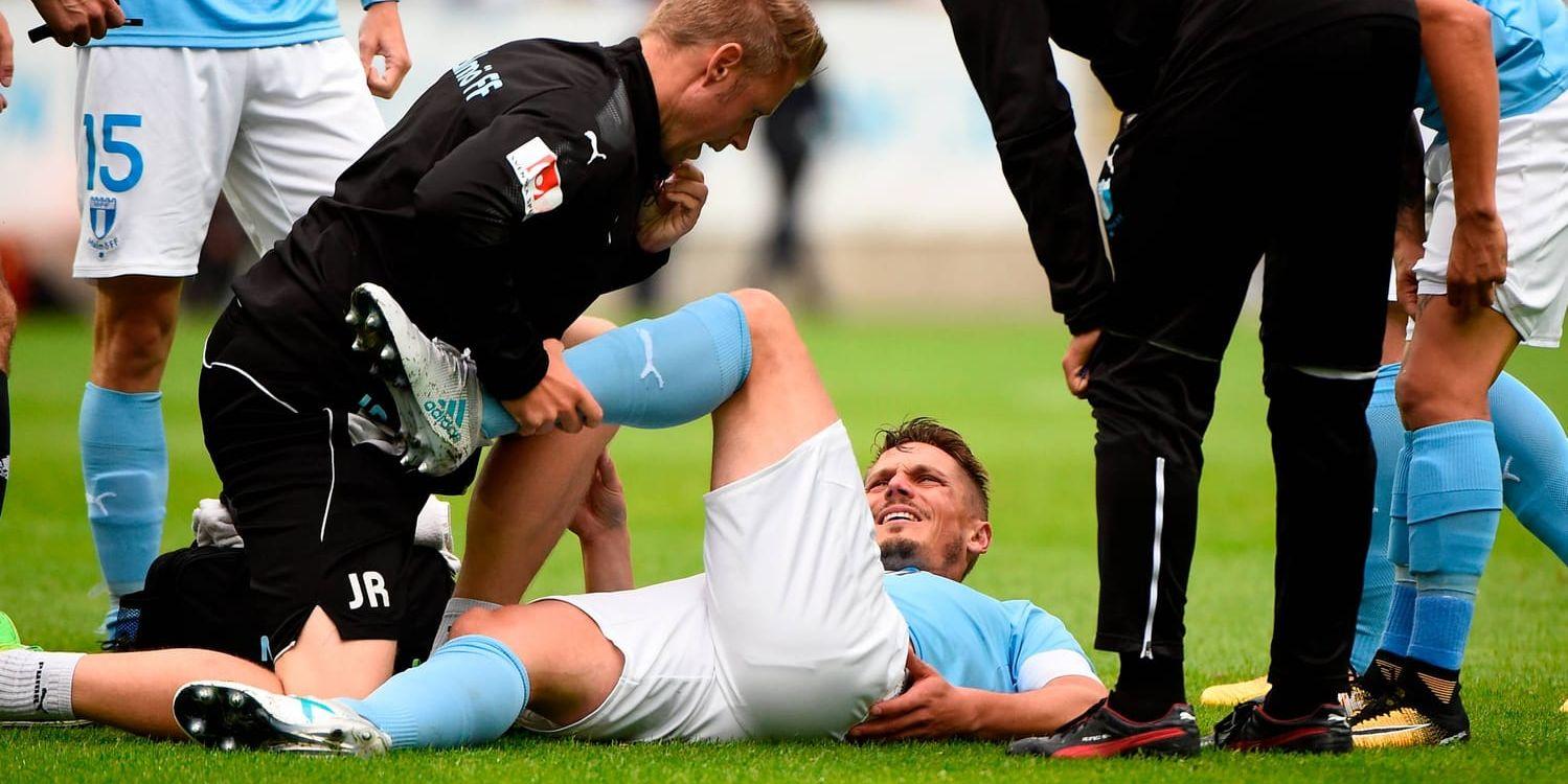 Malmö FF:s Markus Rosenberg skadades tidigt mot Eskilstuna (3–2-seger för MFF) och utgick efter tio minuter med smärtor i sätesmuskulaturen. MFF hoppas att det rör sig om krampkänning, men är det en bristning kan anfallaren vara borta i 4–6 veckor.