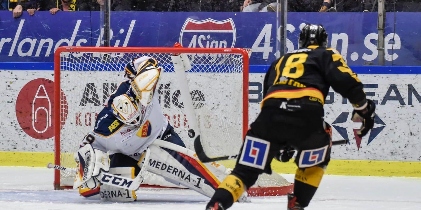Skellefteås Pontus Petterström gjorde det avgörande 3–2-målet i förlängningen under måndagens SM-slutspel i ishockey, semifinal 4 i bäst av 7, mellan Skellefteå AIK och Djurgårdens IF.
