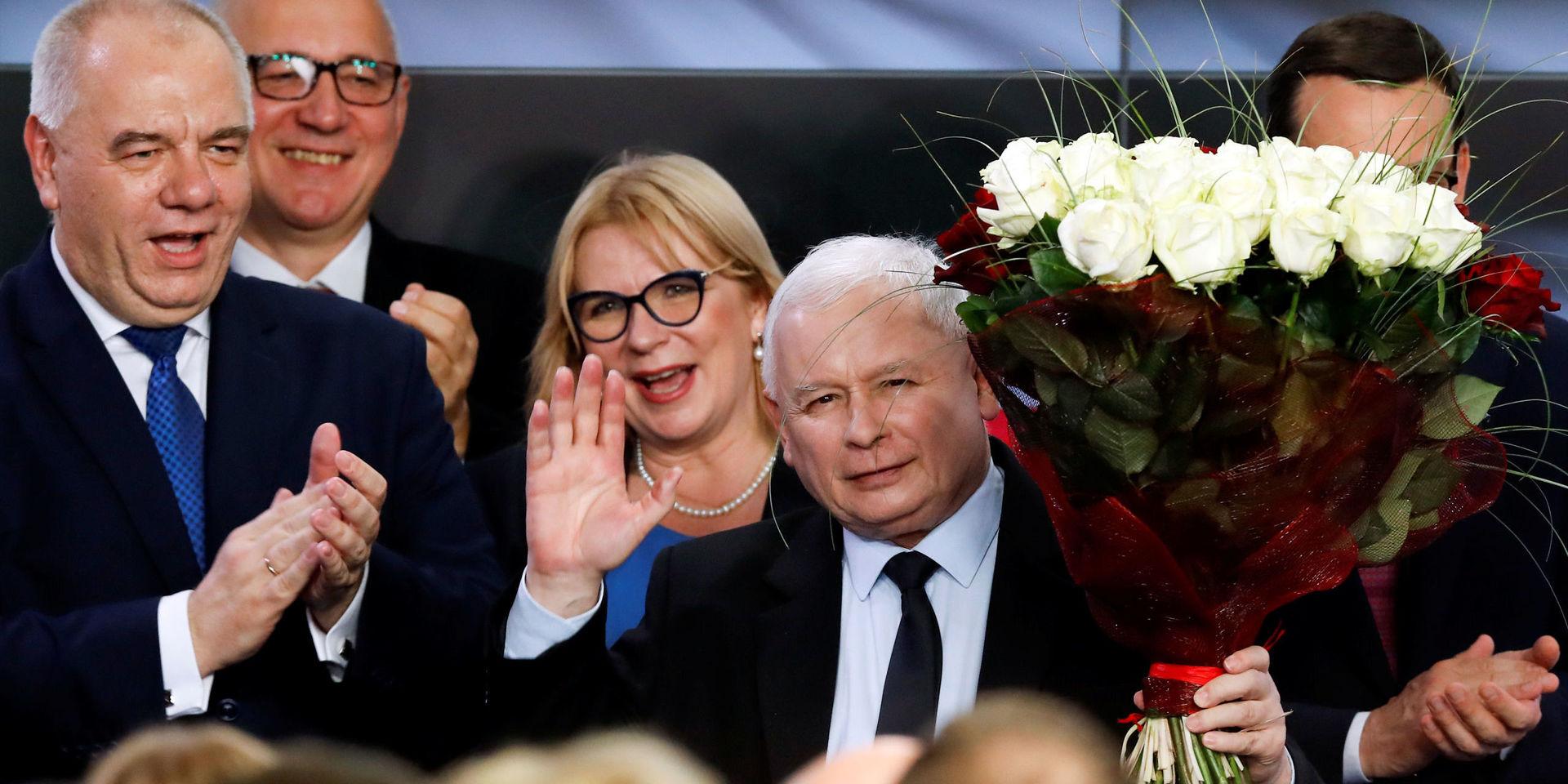 Jaroslaw Kaczynski, ledare för nationalistiska partiet Lag och rättvisa (PIS), utropade sig på söndagskvällen till segrare i det polska parlamentsvalet.