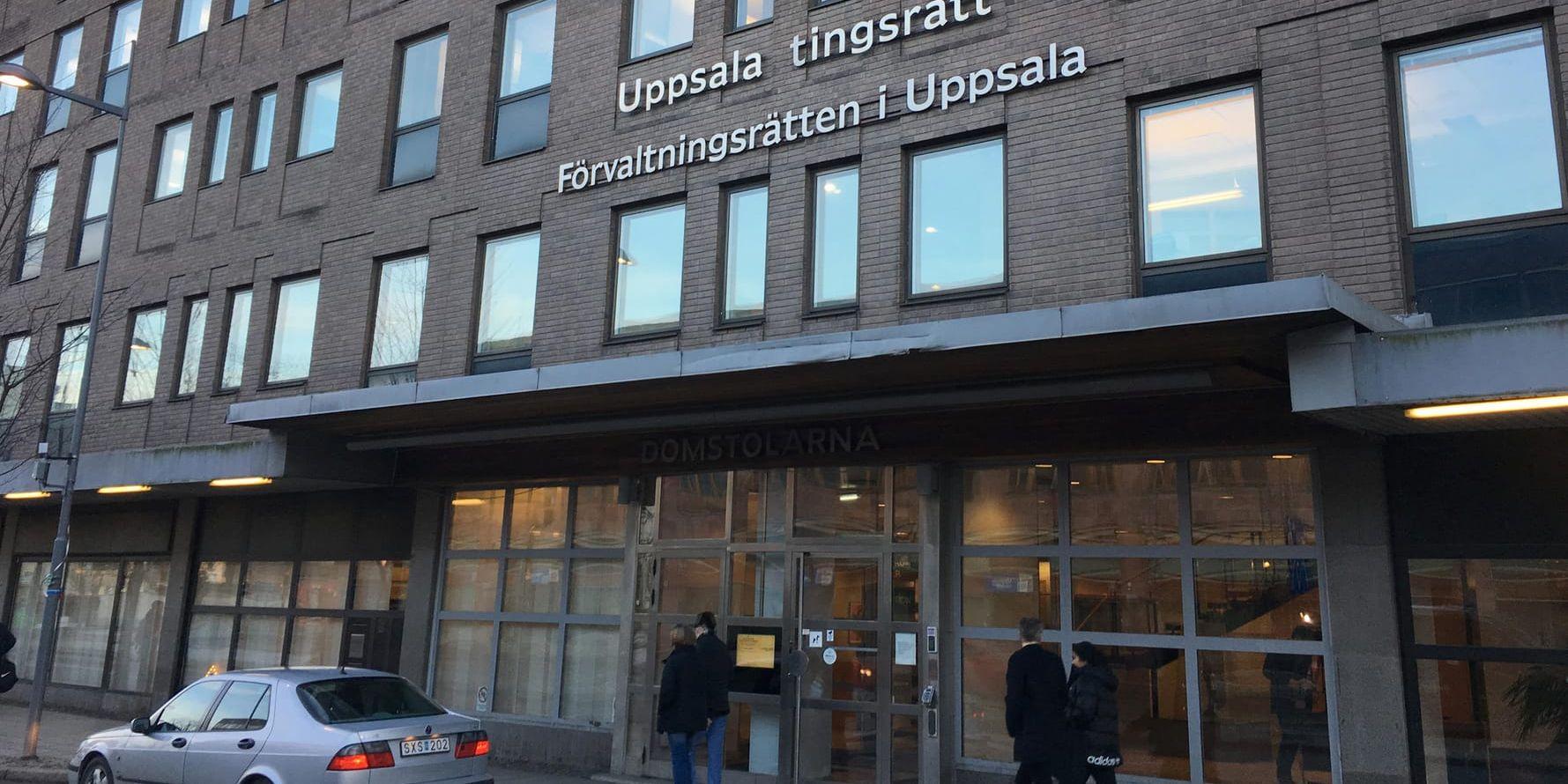 Stor press på Uppsala tingsrätt. Arkivbild.