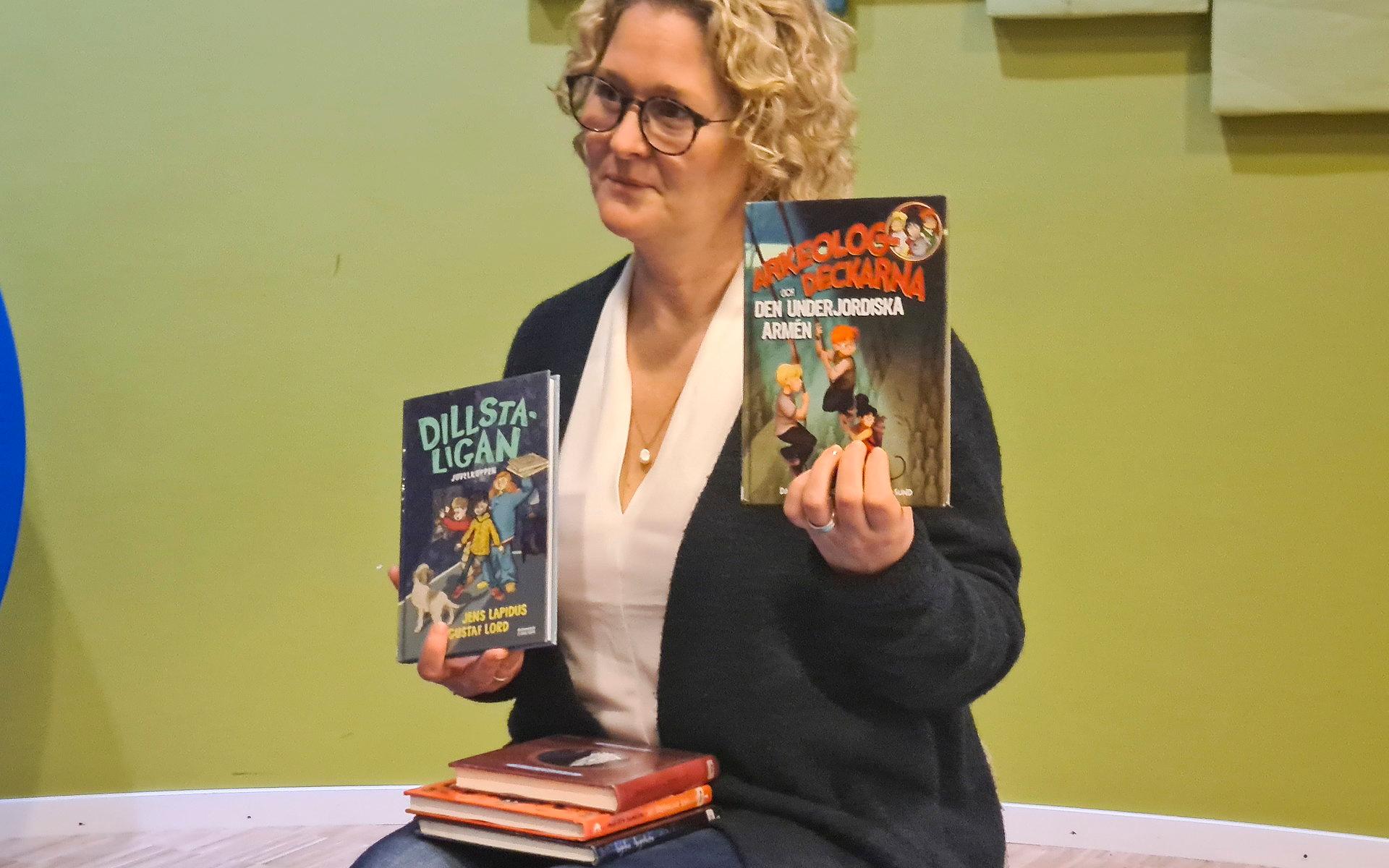 Maria Redström Norrman vill inspirera barnen på Nyhemsskolan till läsning. 