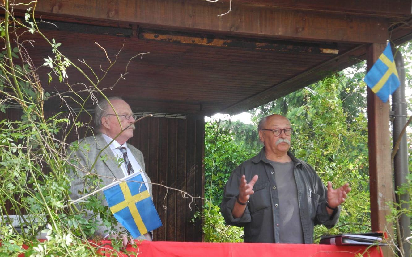 Jan Myrdal-sällskapets ordförande Arne Andersson berättar om sällskapet och biblioteket, som man hoppas ska komma till nytta för många. Foto: Ludvig Köhler.