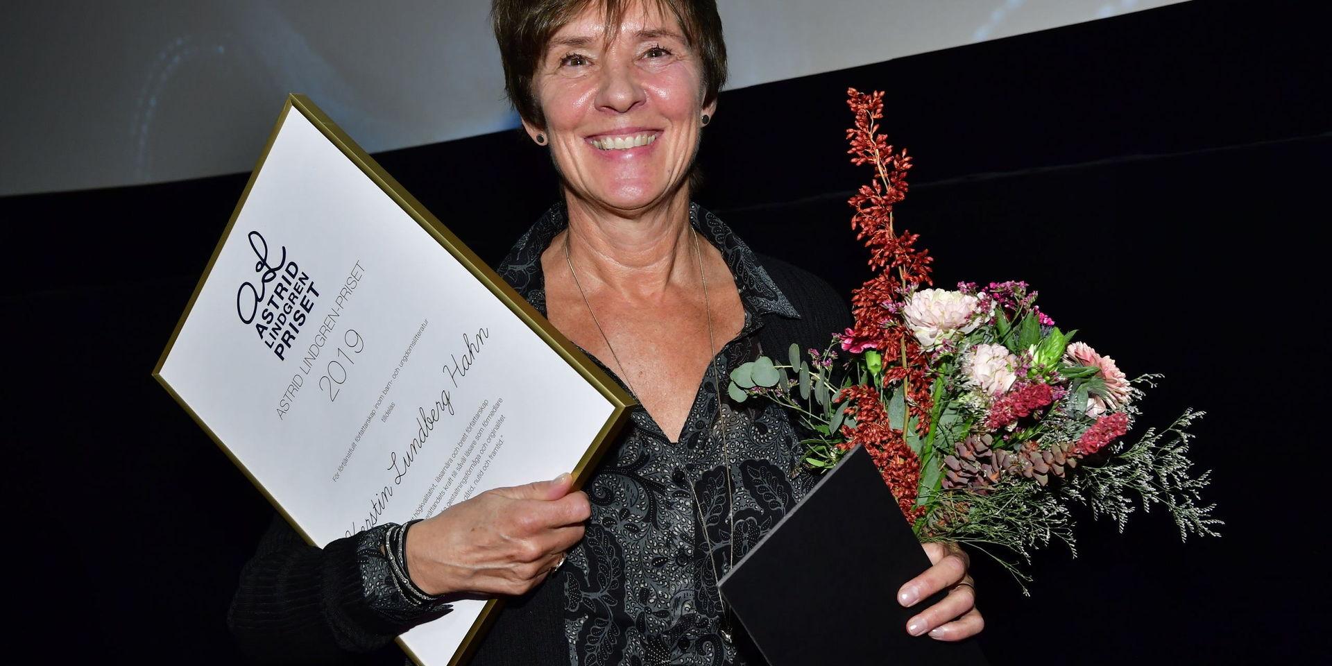 Författaren Kerstin Lundberg Hahn tar emot årets Astrid Lindgren-pris under Astrid Lindgren-konferensen i Filmhuset på torsdagen.