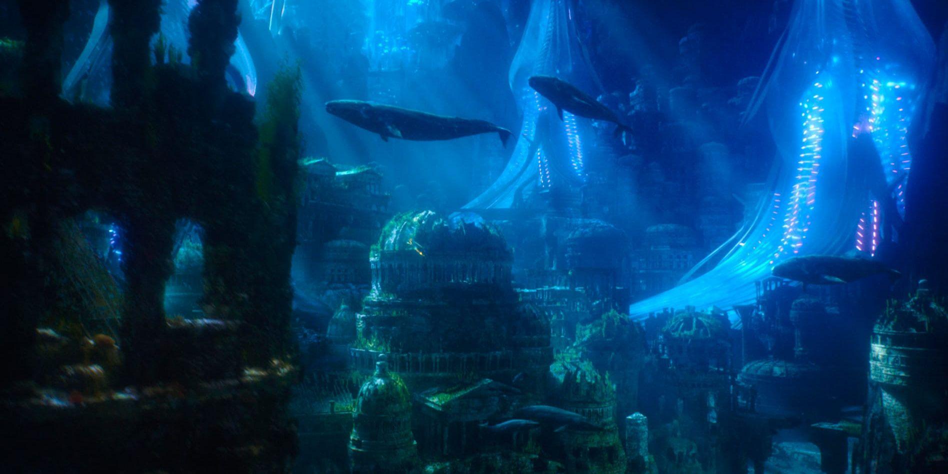 En undervattensmiljö ur filmen "Aquaman". Pressbild.