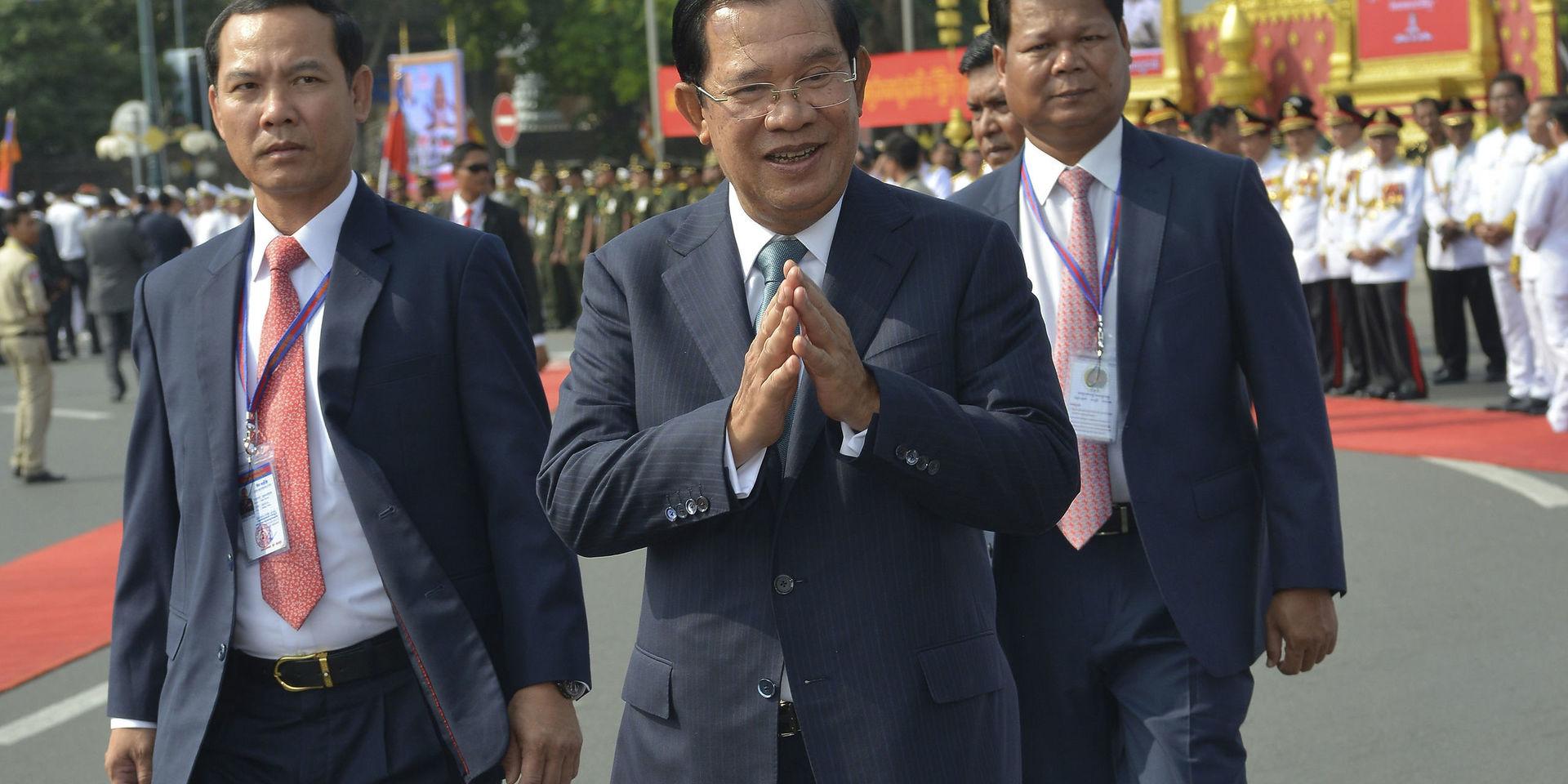 Kambodjas premiärminister Hun Sen i mitten. 