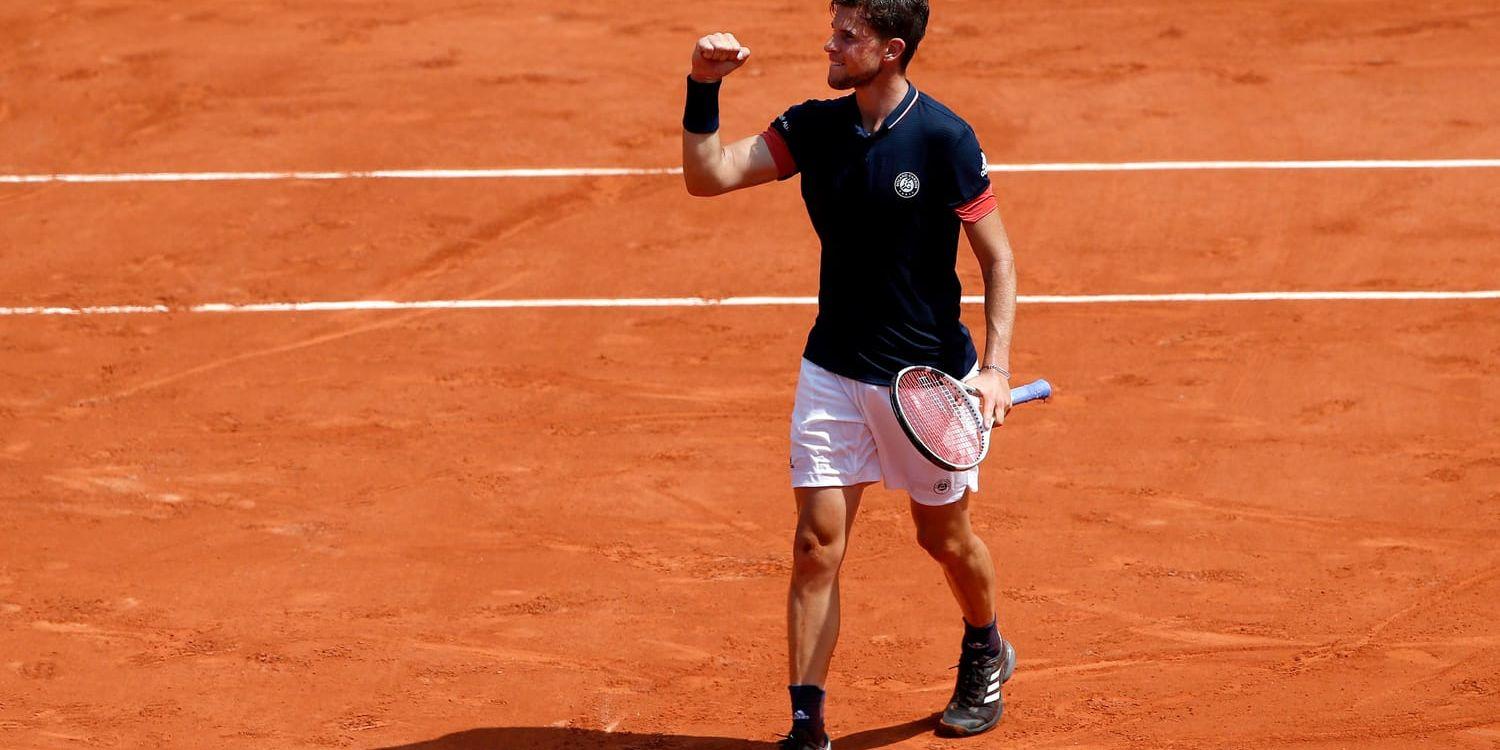 Österrikes Dominic Thiem jublar över en poäng i semifinalmötet med Marco Cecchinato, Italien, i Franska mästerskapen.