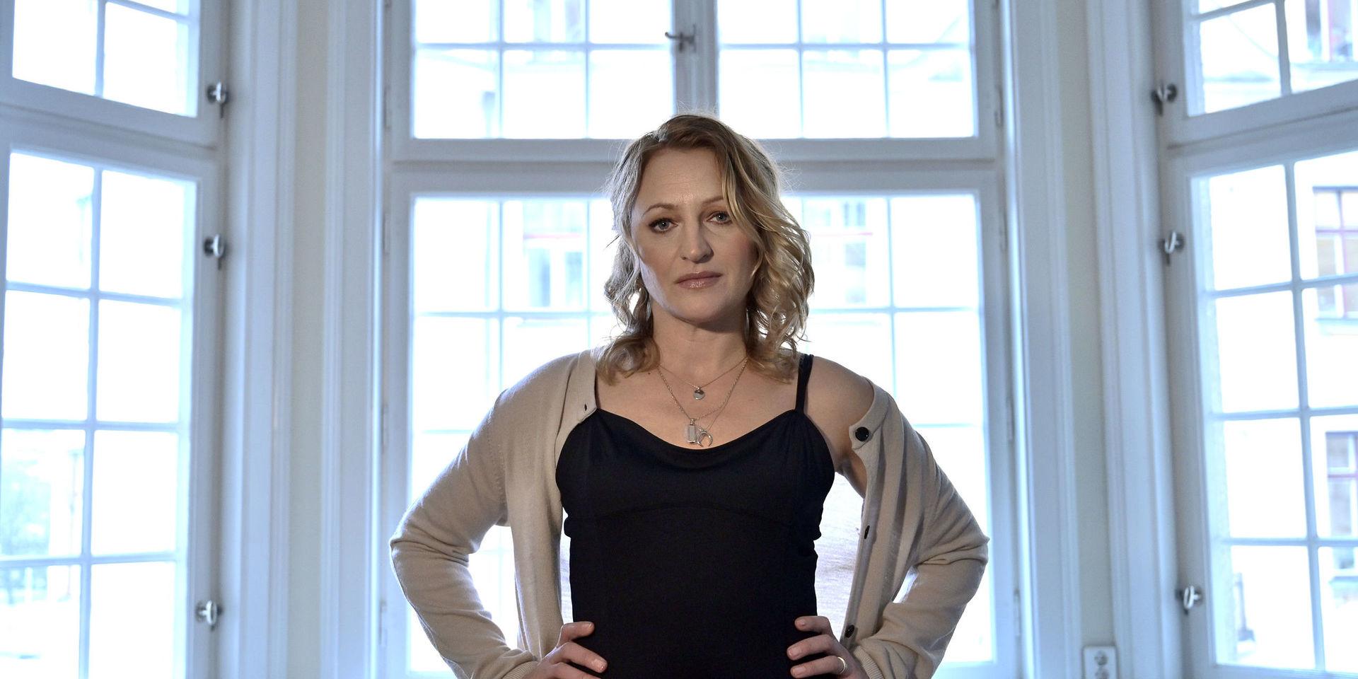 Maria Sundbom Lörelius spelar Ella i nya SVT-serien 'Dejta'.