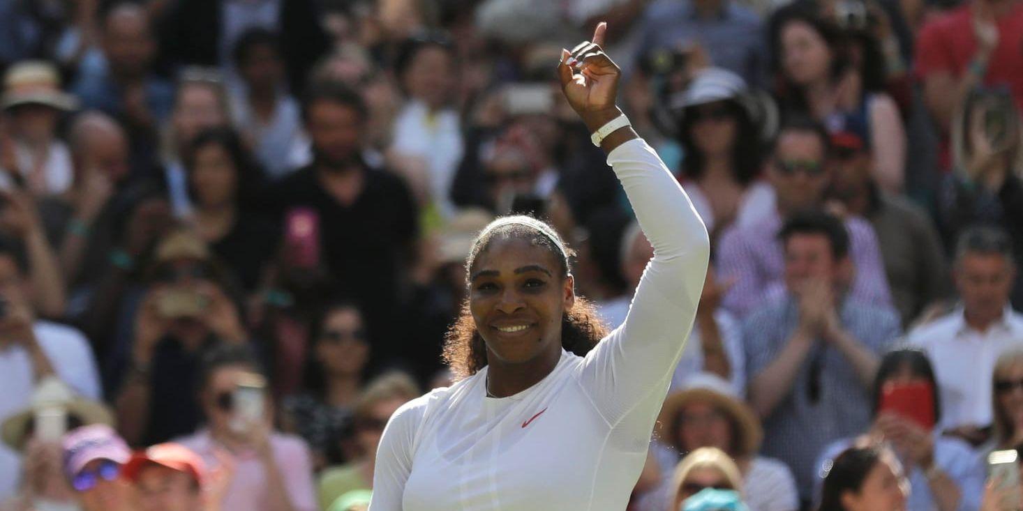 Serena Williams kunde jubla efter kvartsfinalsegern mot Camila Giorgi i Wimbledons grästurnering.