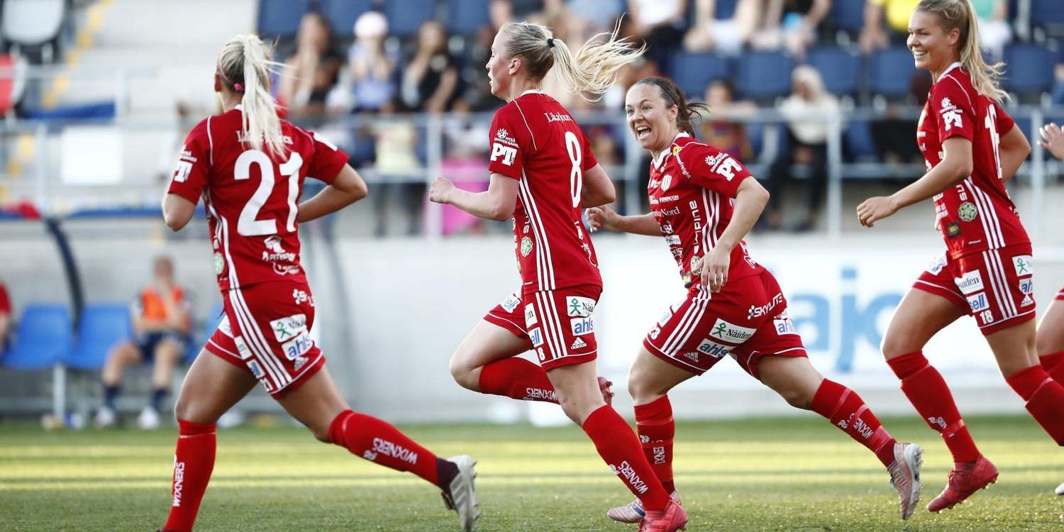 Julia Karlernäs gjorde mål för sitt Piteå så sent som i fredagens match mot Linköping. Nu är hon uttagen i svenska landslaget för första gången.