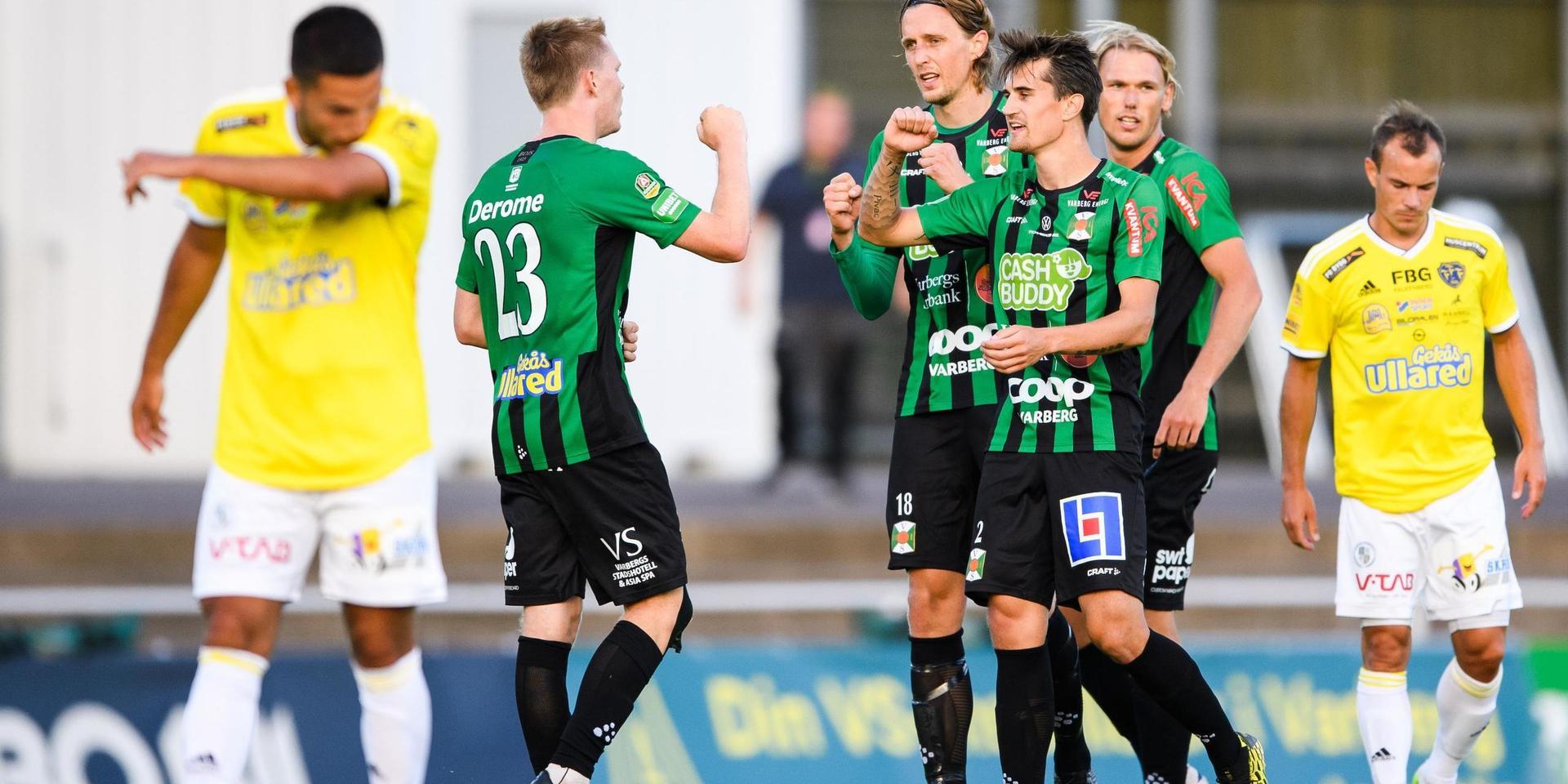 Varbergs spelare jublar efter fotbollsmatchen i Allsvenskan mellan Varberg och Falkenberg 
