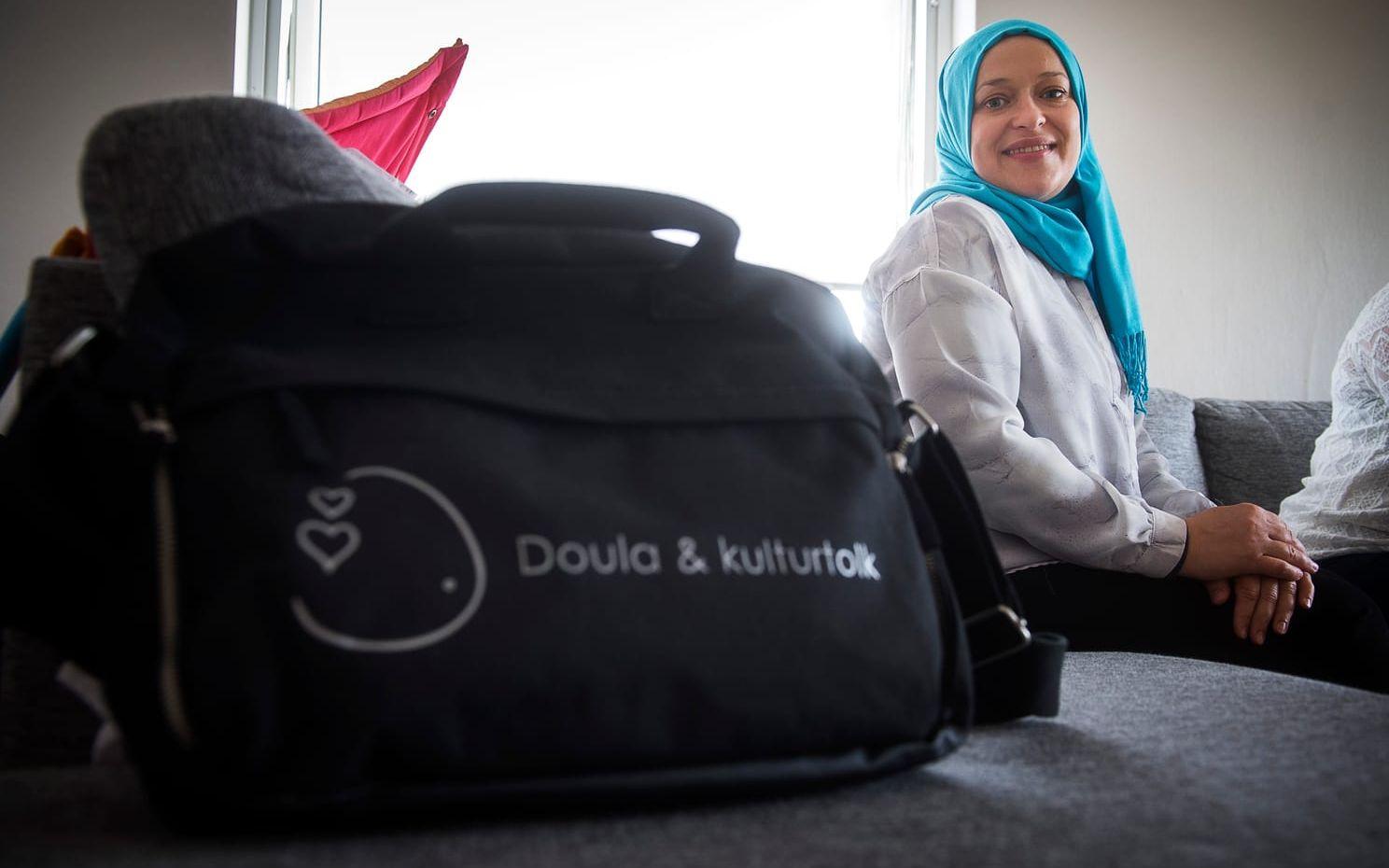 Uppskattat stöd. Alla Panina-Sariul är utbildad tandläkare, men arbetar som doula i väntan på en svensk legitimation. ”Det känns roligt att kunna vara till hjälp”, säger hon.