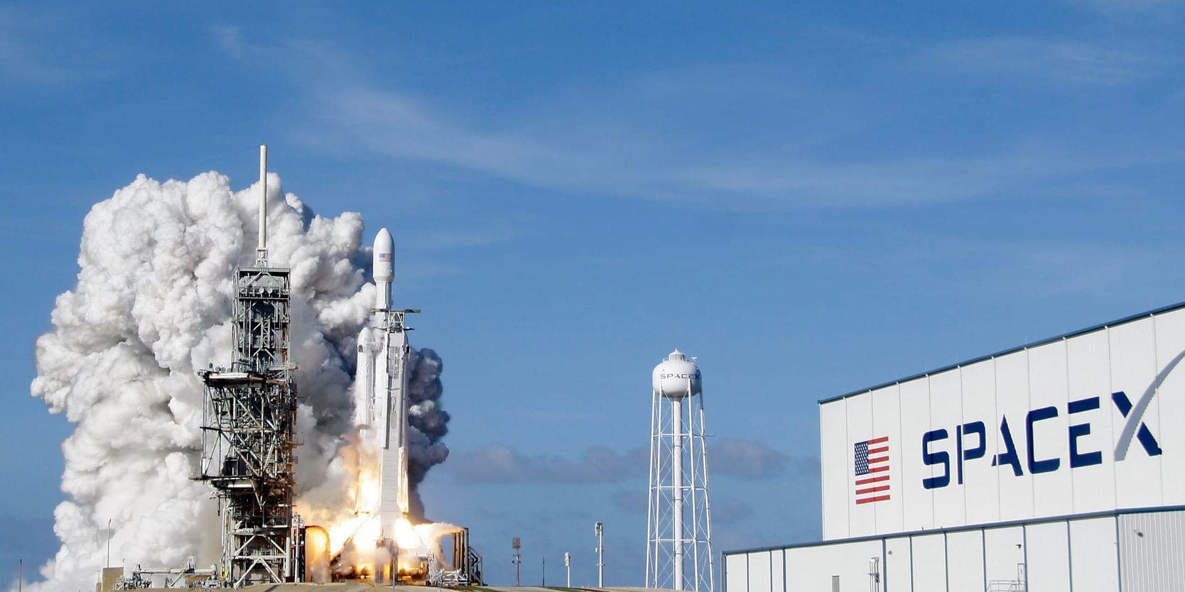 Efter den lyckade uppskjutningen av jätteraketen Falcon 9 från Kennedy Space Center i Florida den 6 februari går Spacex vidare med sitt projekt med internet från rymden.