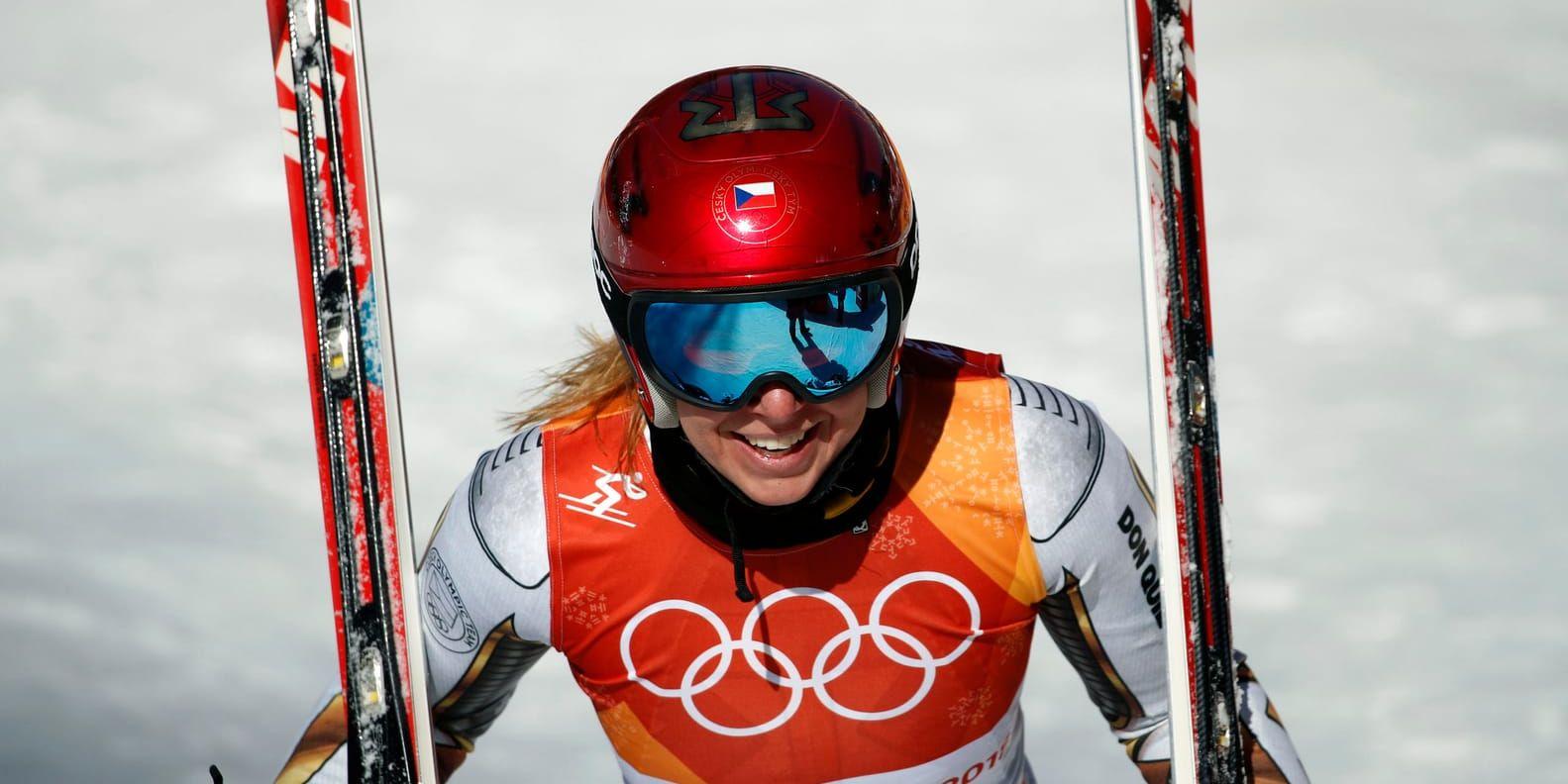 Tjeckiskan Ester Ledecka – med Mikaela Shiffrins gamla skidor.