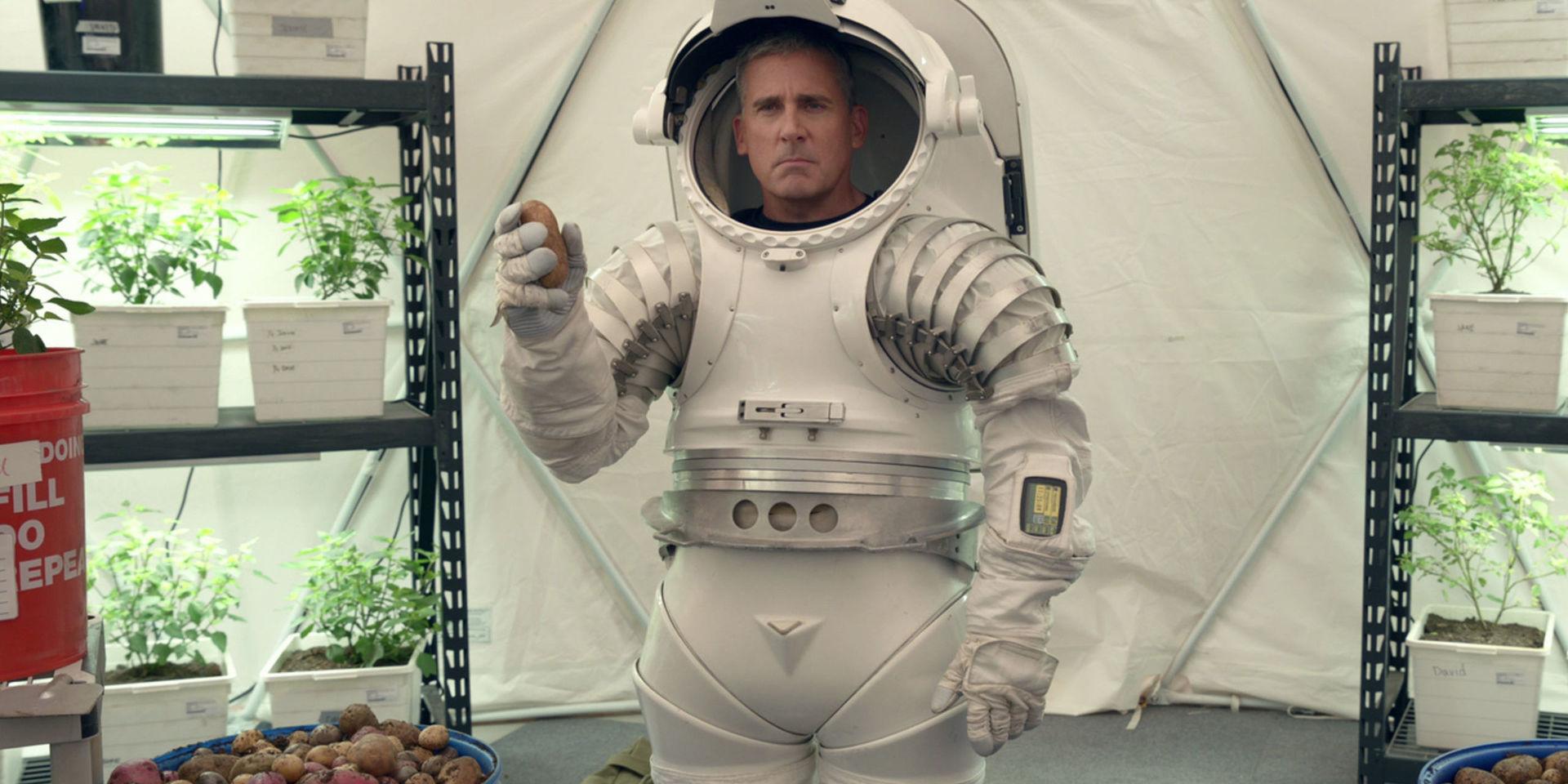 Ingenting blir riktigt som general Mark Naird hade hoppats när han fick i uppdrag att skapa Space Force – för att på nytt ta amerikaner till månen. Pressbild. 
