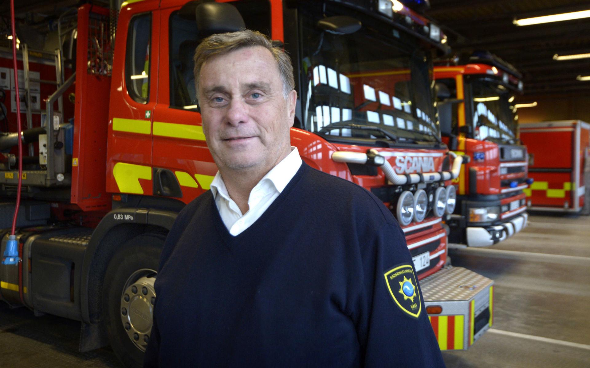 Räddningschefen Jan Sjöstedt hoppas att en ny brandstation med bättre omklädningsrum ska göra det lättare att rekrytera kvinnor till räddningstjänsten.
