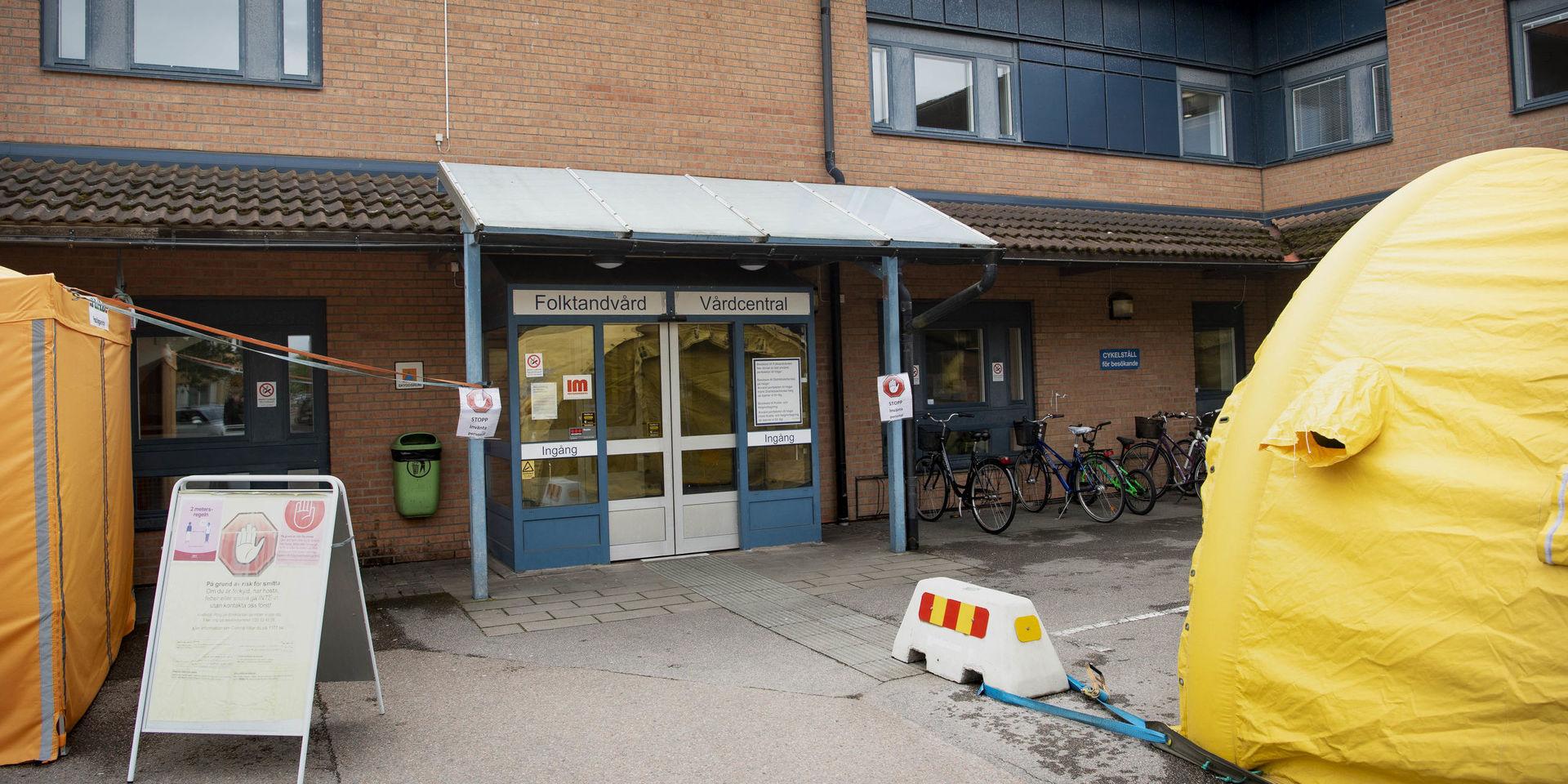 Vårdcentralen Nyhem i Halmstad är den enda i hela Halland som har en egen geriatriker, det vill säga en läkare som är specialist på åldrandets sjukdomar.